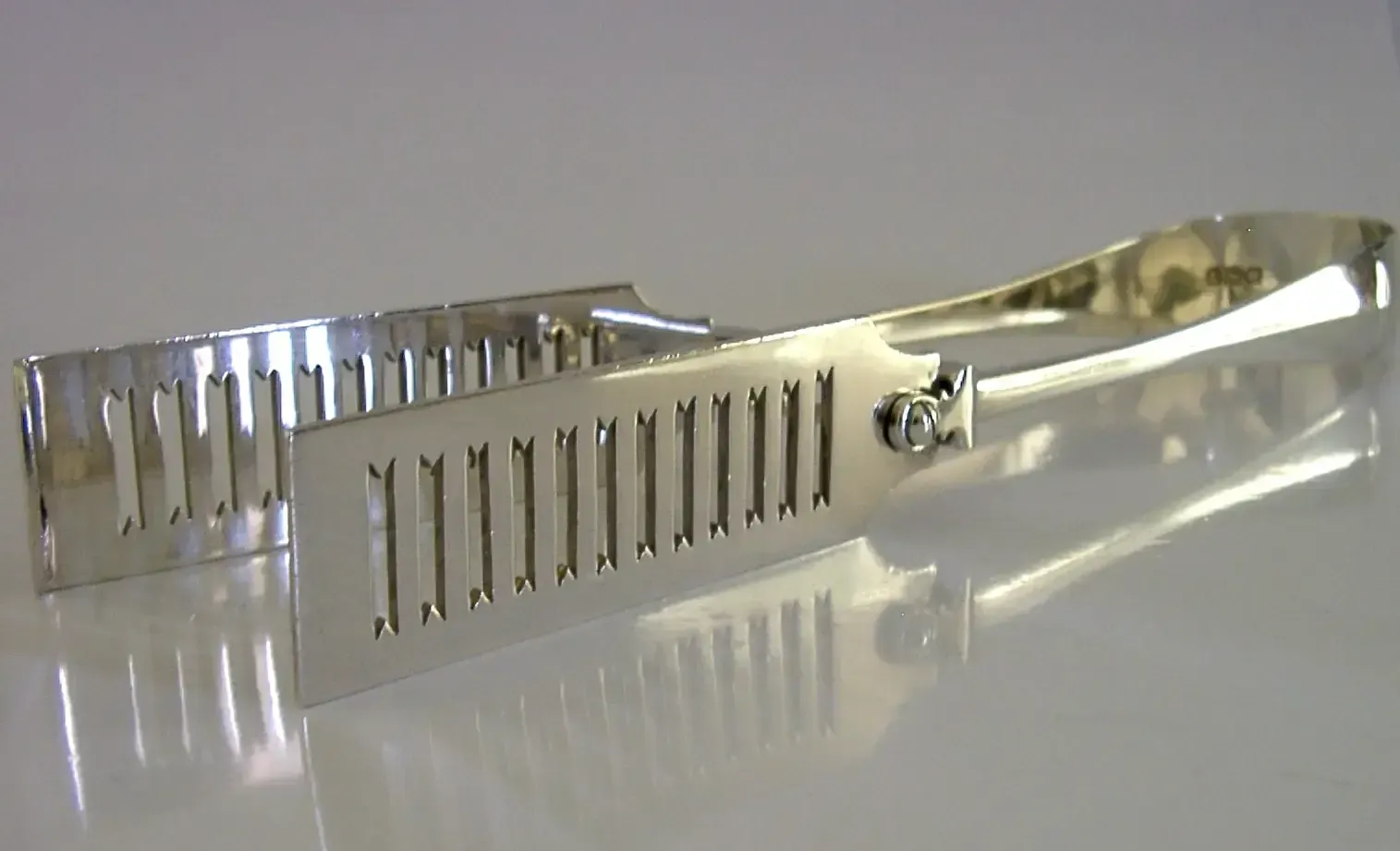 Edwardian Taylor Family Crest Sterling Silver Serving Tongs 1903 136g photo vintage