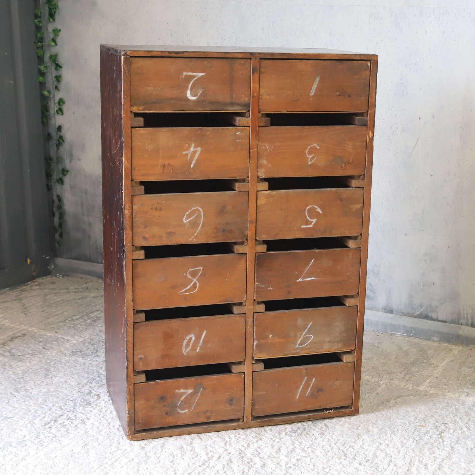 photo vinterior Antique Mahogany Bank Of Drawers With Original Shell Pulls & Label Holders, C.1910