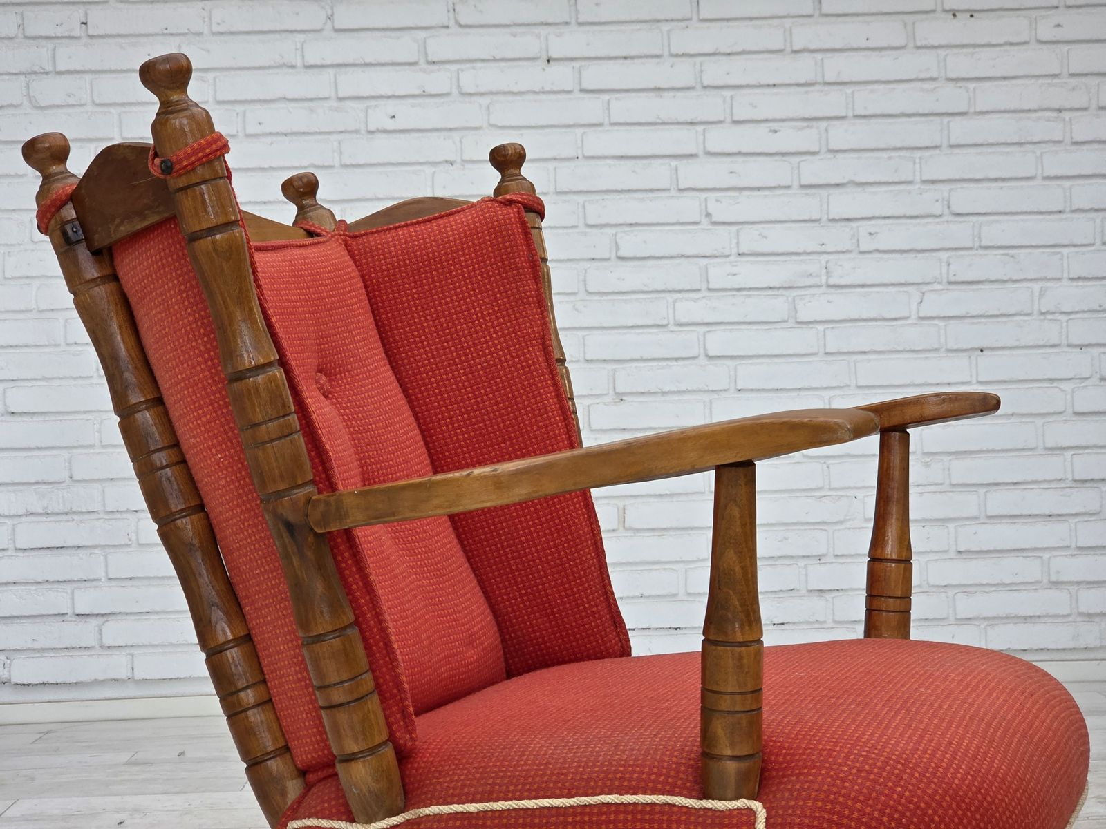 Ca. Jaren 1960, Scandinavische Fauteuil, Rode Meubelwol, Beukenhout. photo buy
