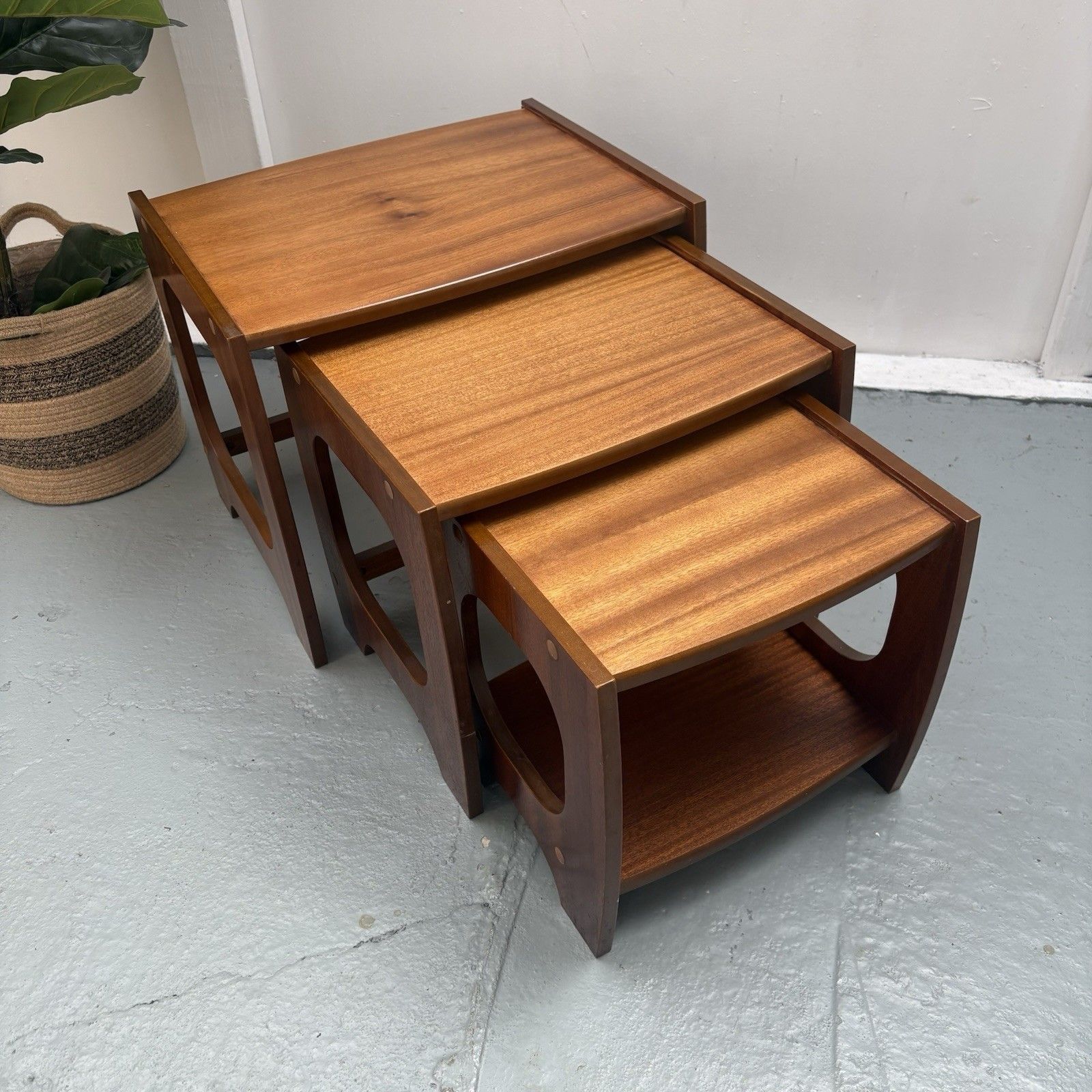Mid Century Stonehill Space âge Set Of Nesting Tables 1970's