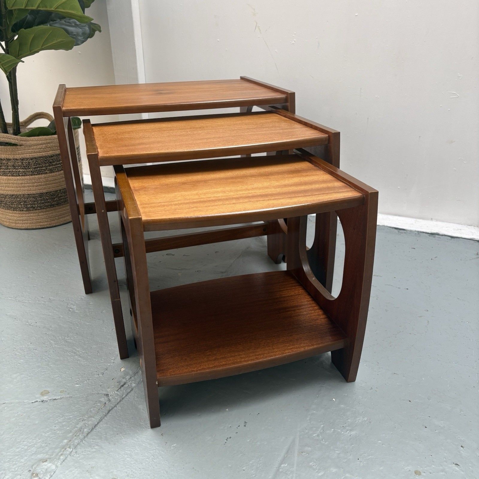 Mid Century Stonehill Space âge Set Of Nesting Tables 1970's photo for sale