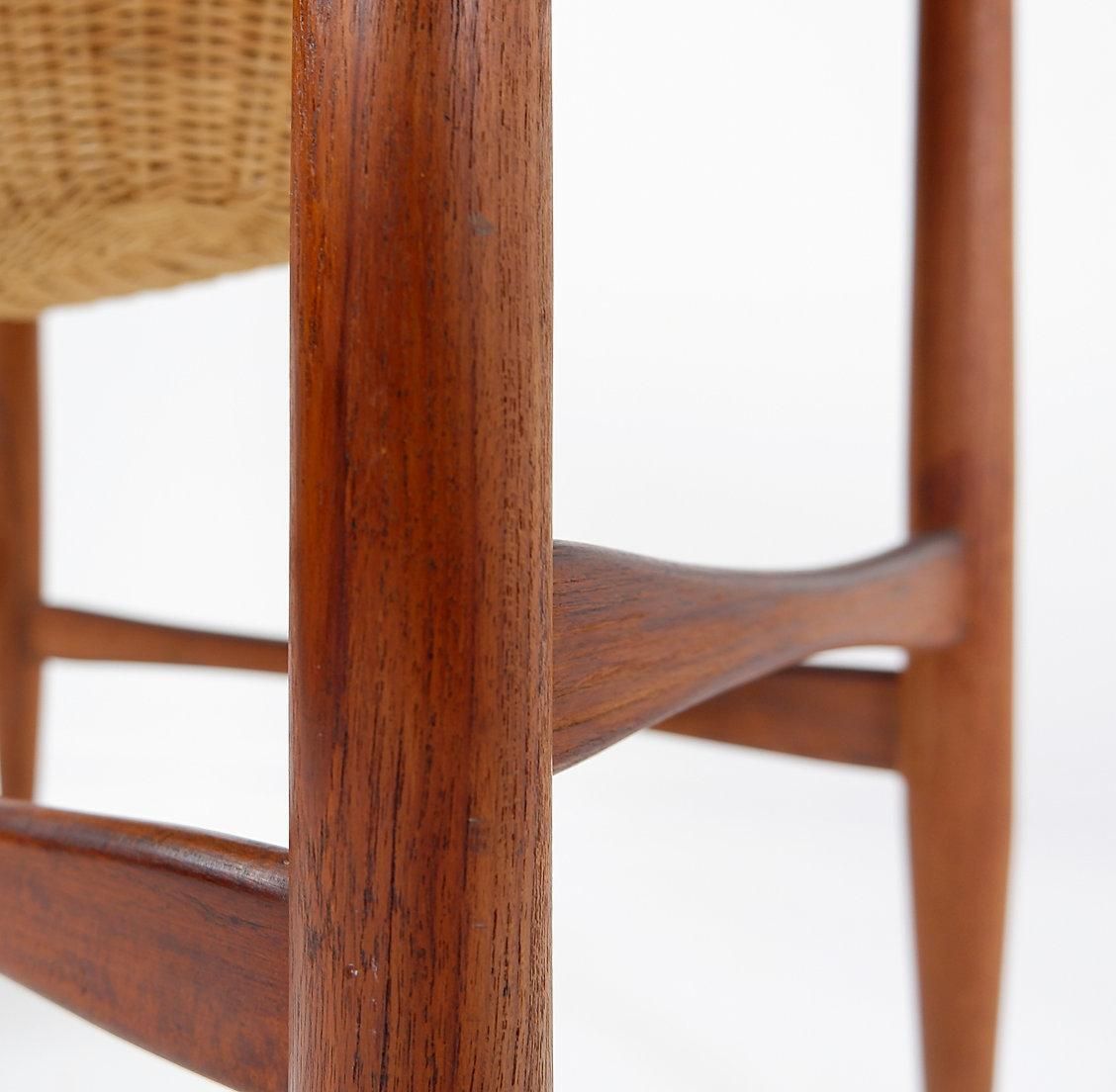 photo vintage Mid Century Modern Scandinavian Teak Sewing Basket End Table   Johannes Andersen