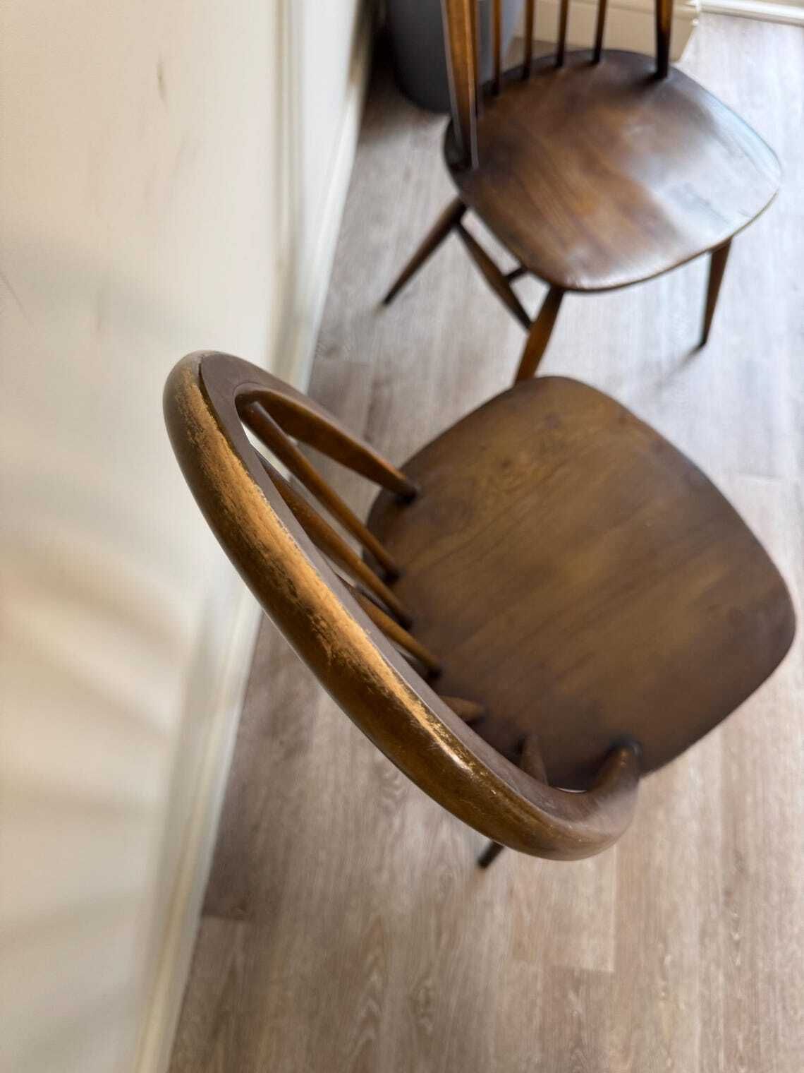 photo furniture Set Of Four Ercol Windsor Quaker Dining Chairs Golden Dawn Finish Stick Back Solid Wood Chairs