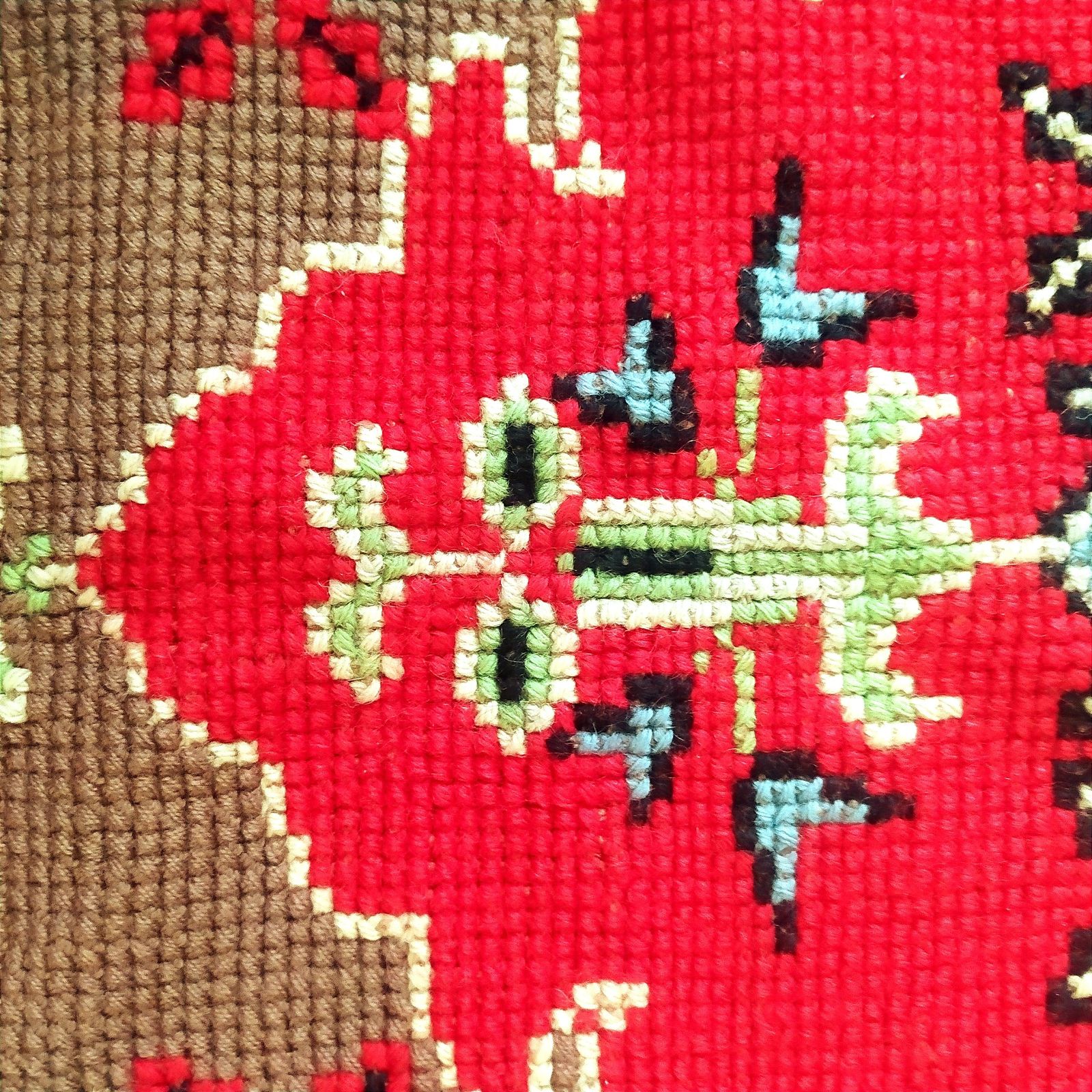 photo for sale Kilim brodé au point de croix, fait main, années 1960