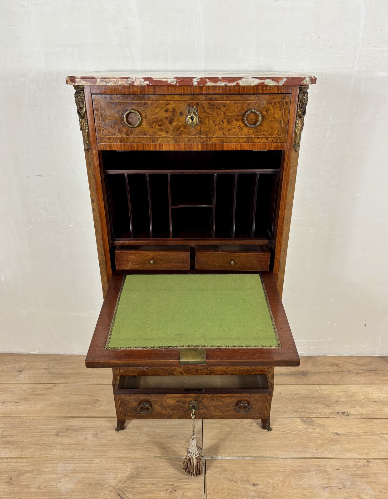 photo vintage Franse Secretaire In Louis XVI Stijl Met Wortelhoutfineer En Marmeren Blad, Jaren 1930