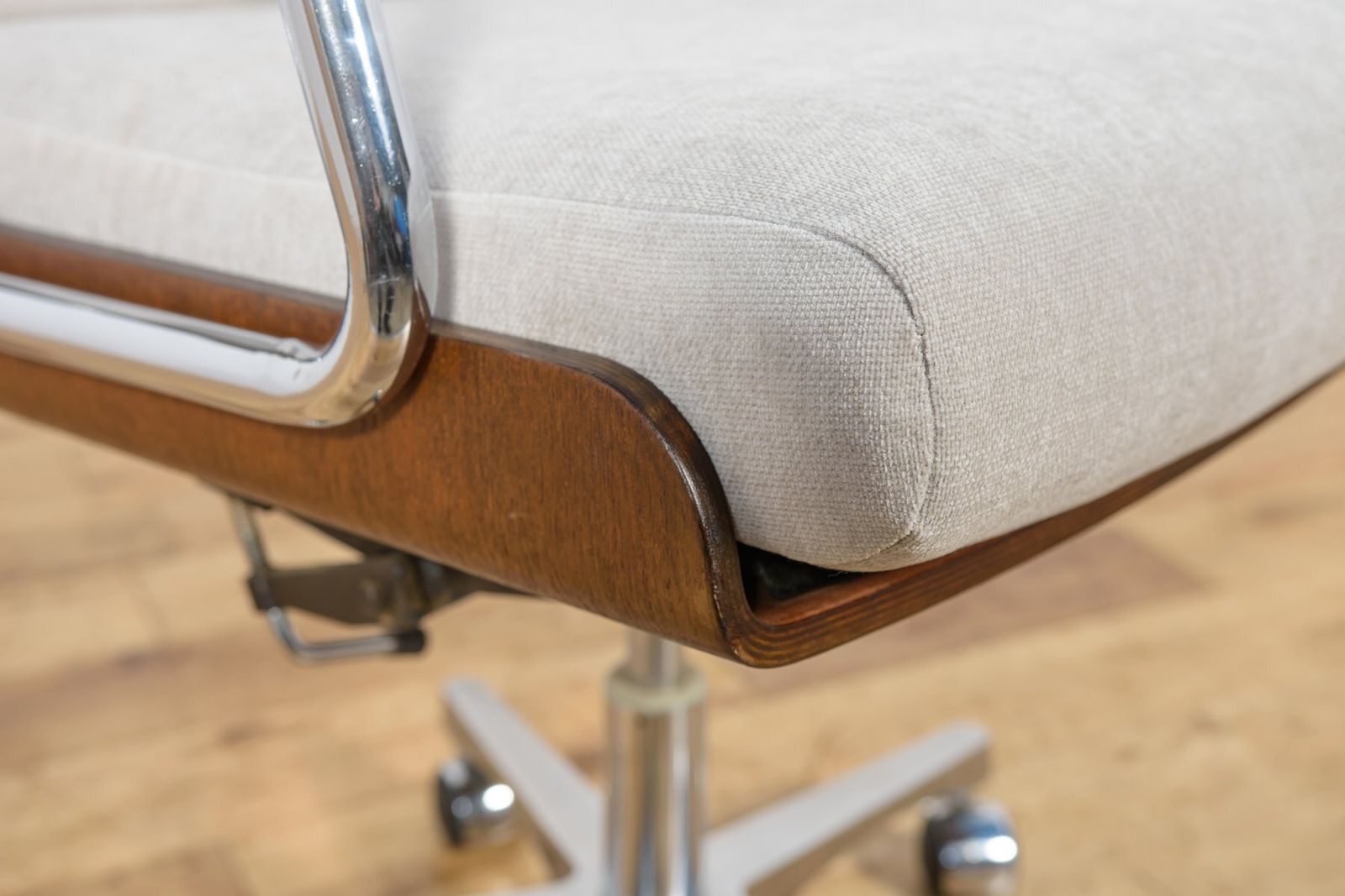 photo buy Mid Century Swivel Office Chair By Gordon Russell For Giroflex, United Knigdom, 1970s