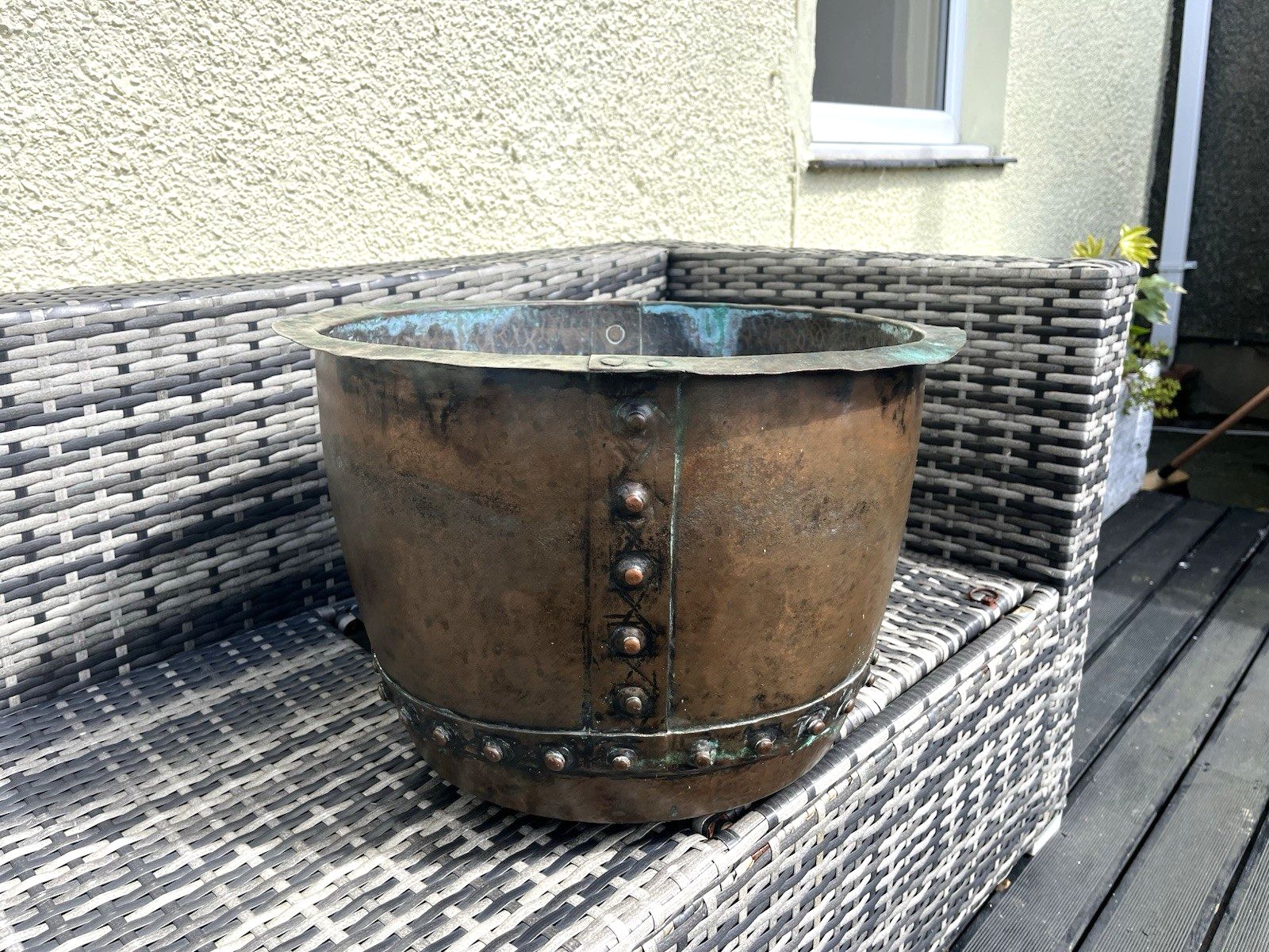 photo vinterior Antique Riveted Copper Wash Pot Farmhouse Jardiniere Planter Log Bin Box Storage