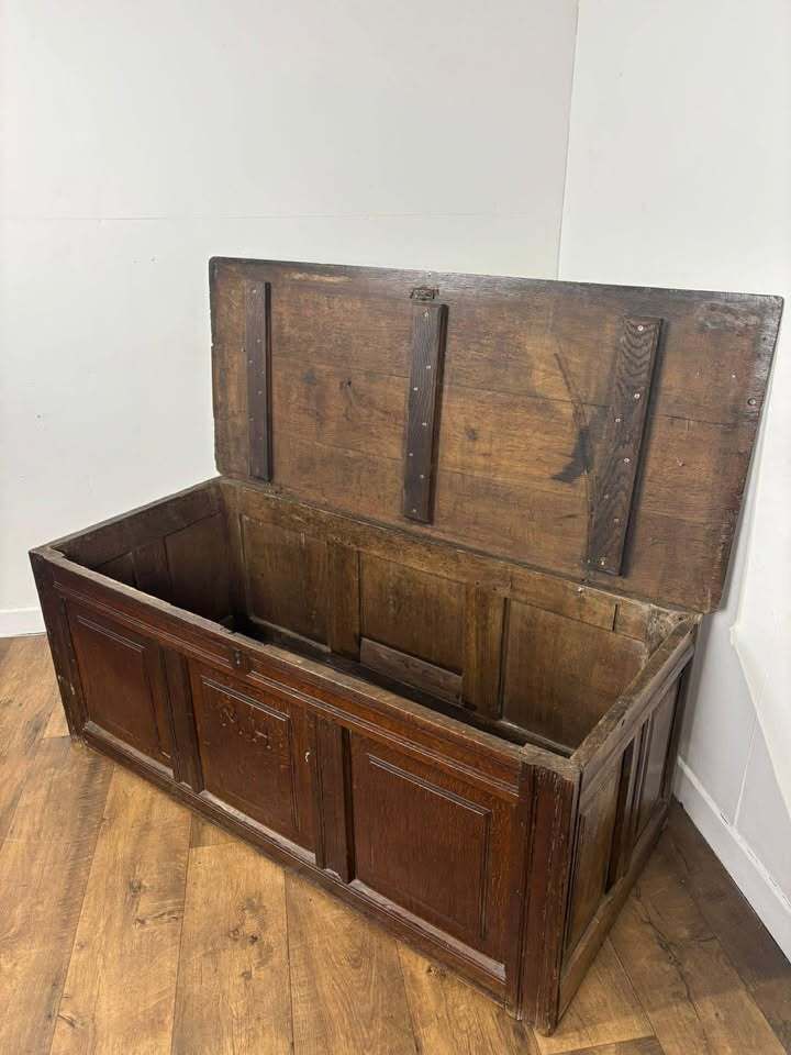 Georgian Oak Three Panel Coffer With Initials ‘Mh’ photo vinterior