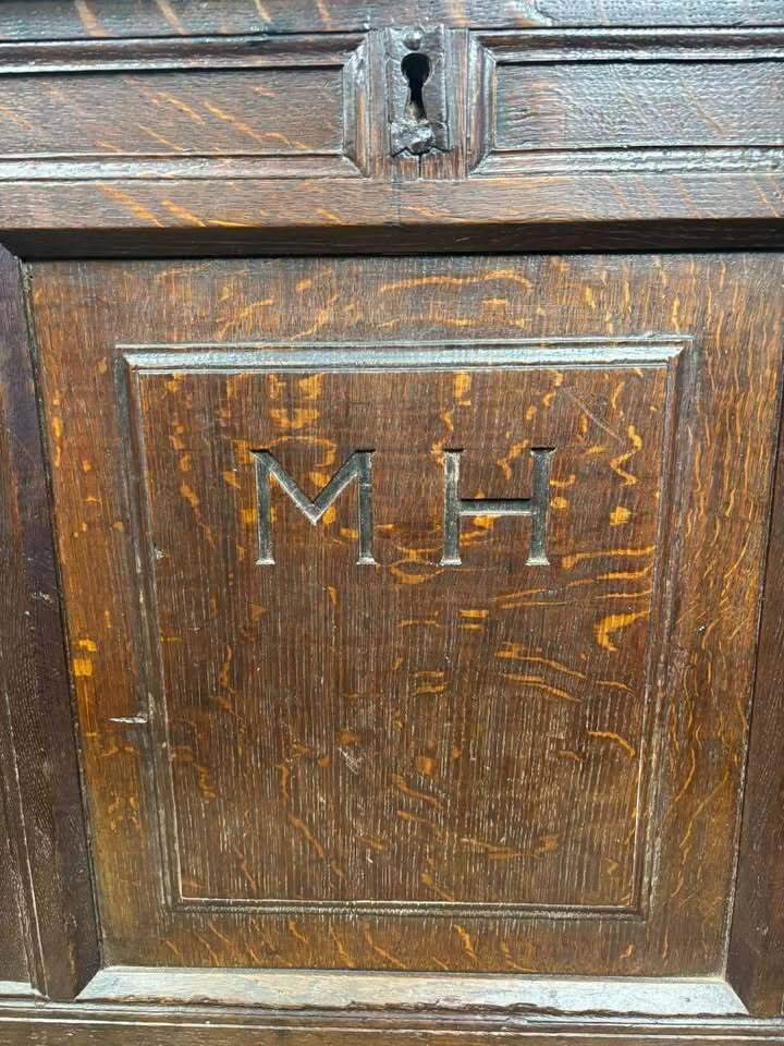 photo vinterior Georgian Oak Three Panel Coffer With Initials ‘Mh’