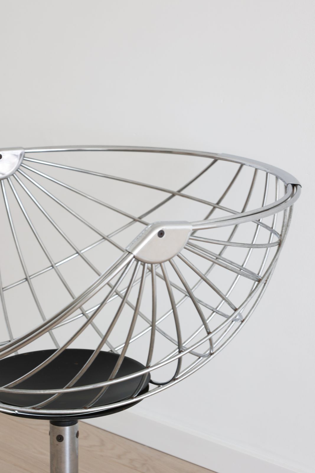 Chaise à manger « Atomic » par Rudi Verelst photo vinterior