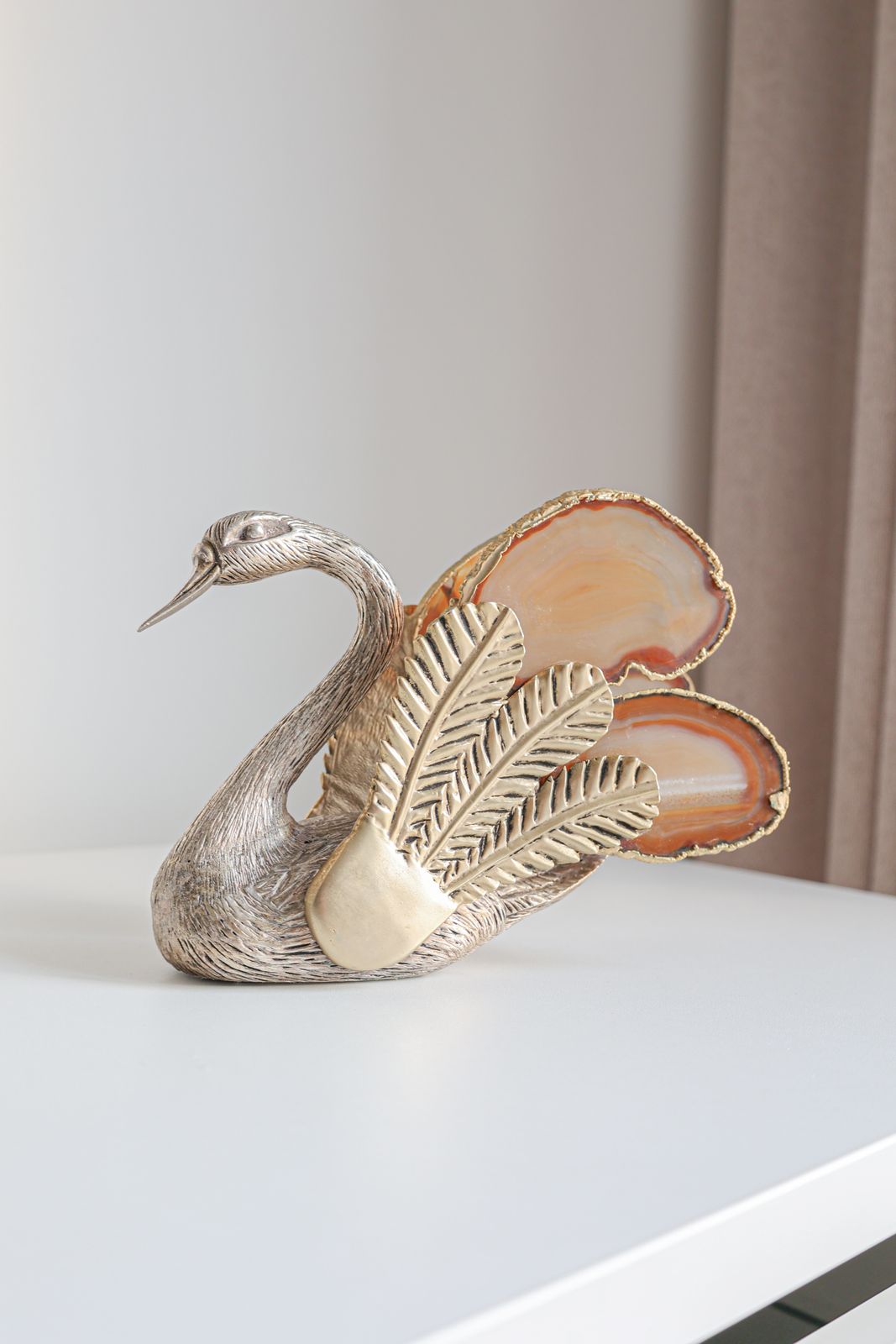 Sculpture cygne en bronze et agate par Fondica, années 1970.