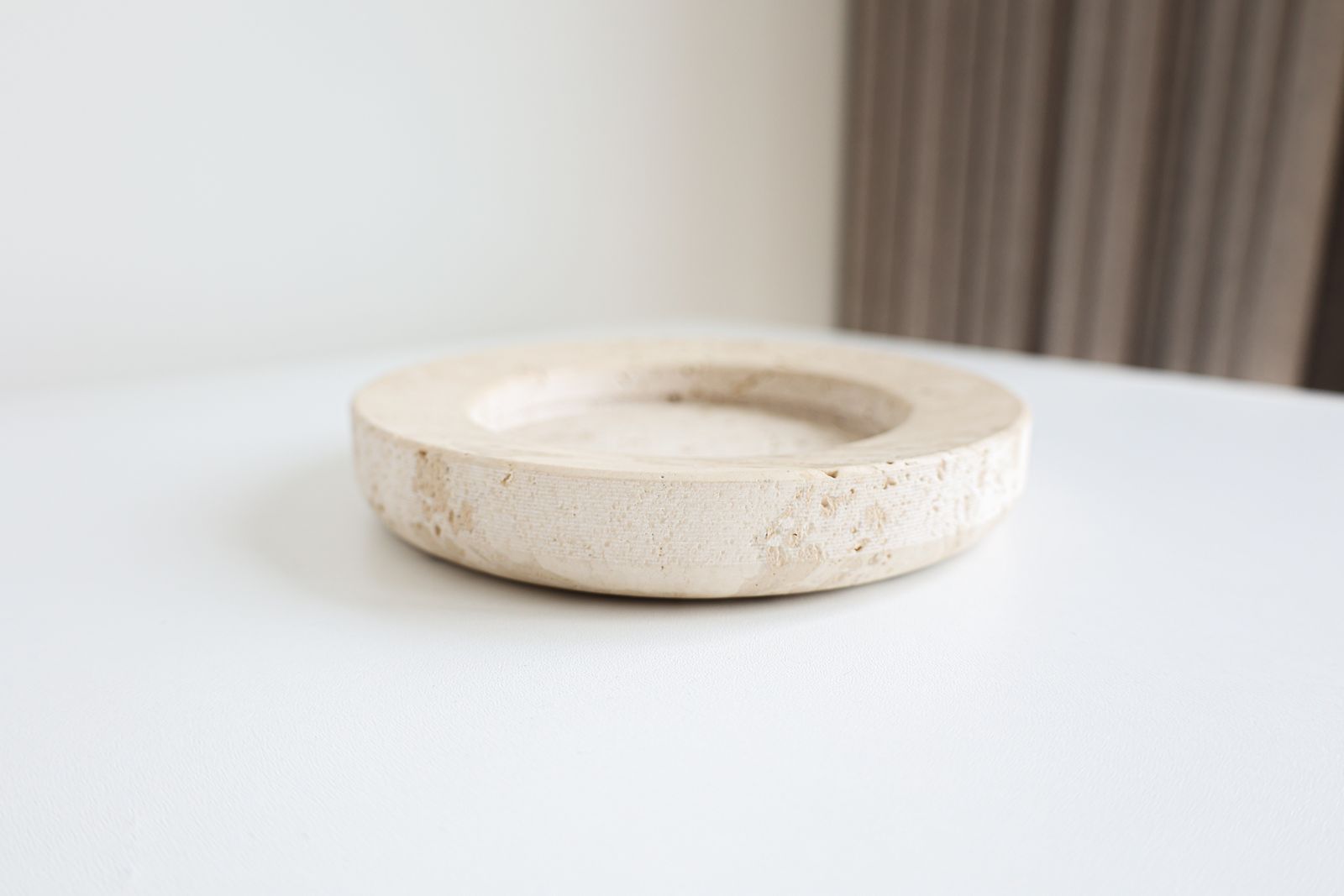 Travertine Schaal Van Up&Up, Jaren 1970. photo Woonaccessoires