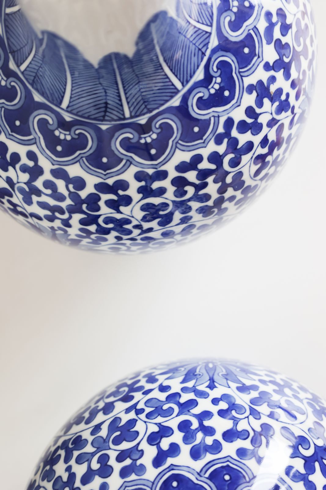 photo furniture Decoratief paar bijpassende Chinese vazen