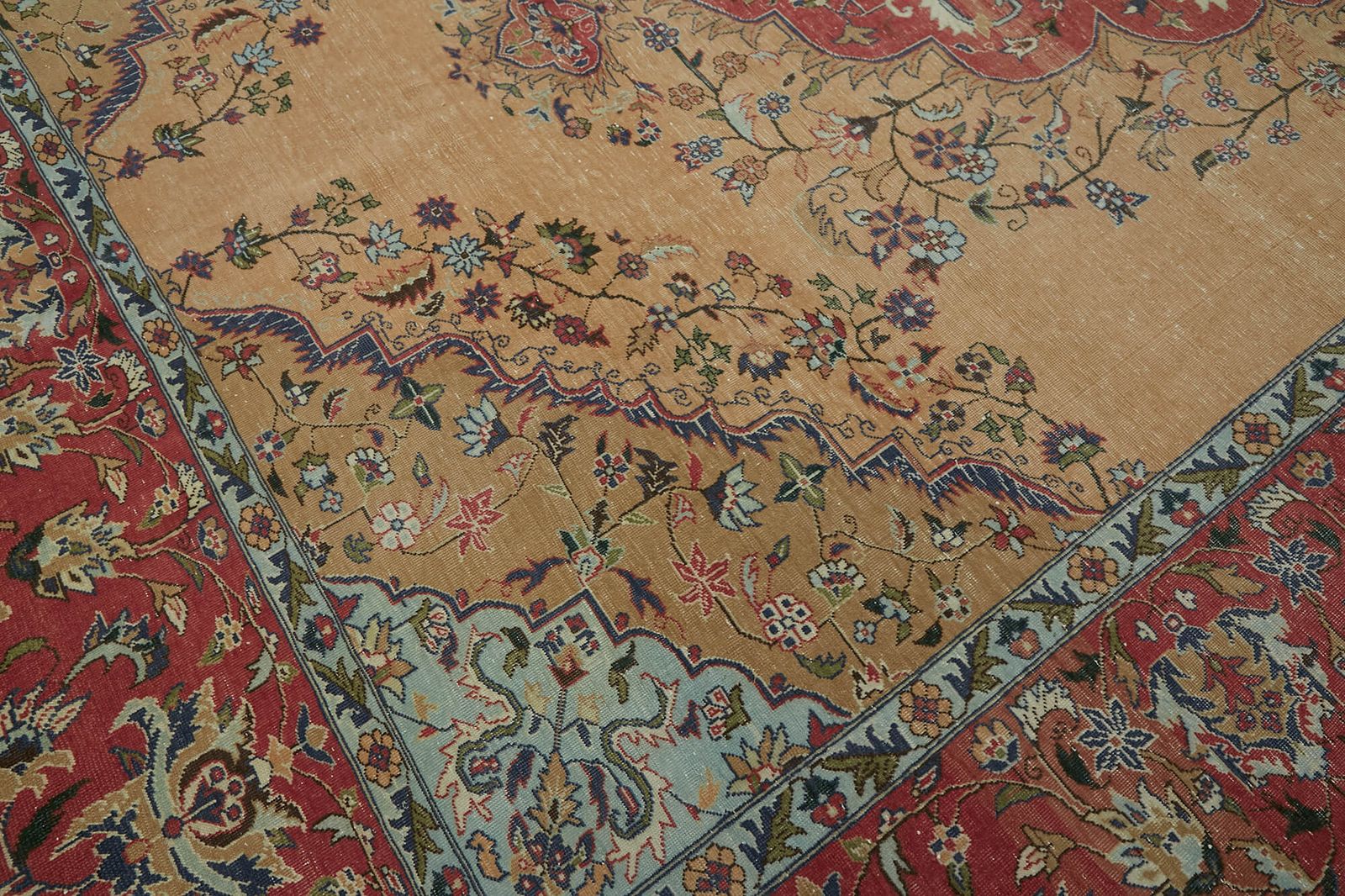 photo furniture Tapis vintage grand format beige, 10x13