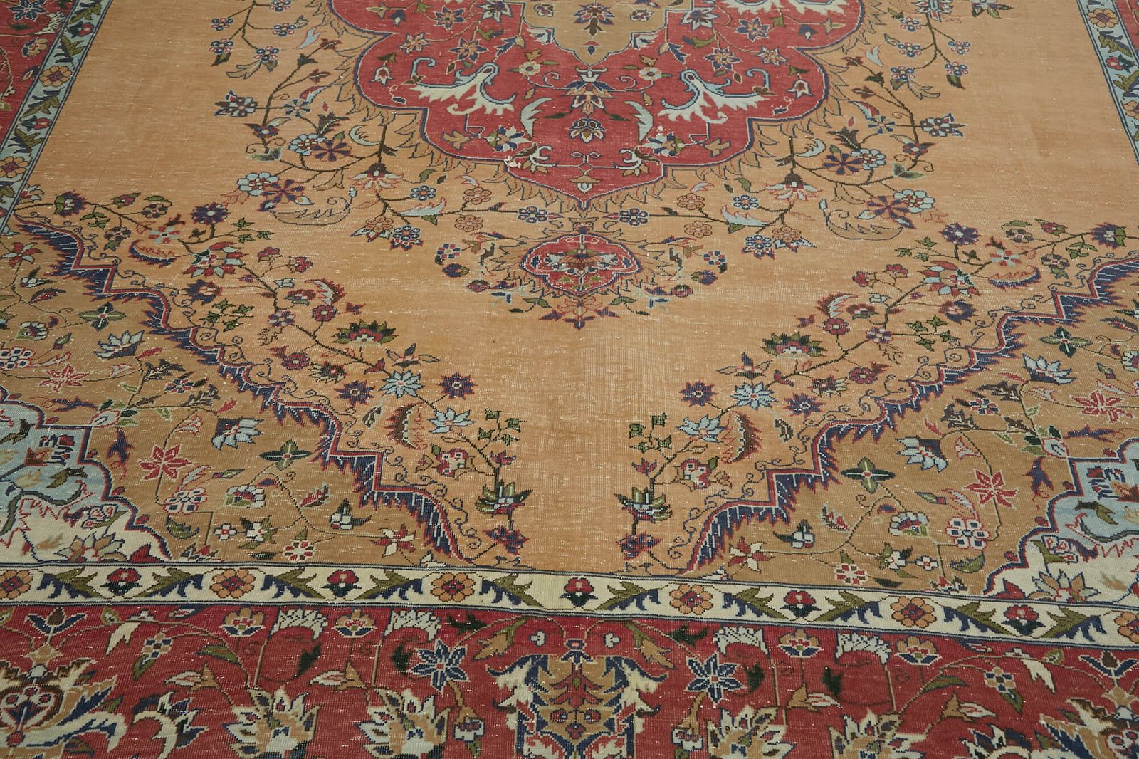 photo for sale Tapis vintage grand format beige, 10x13