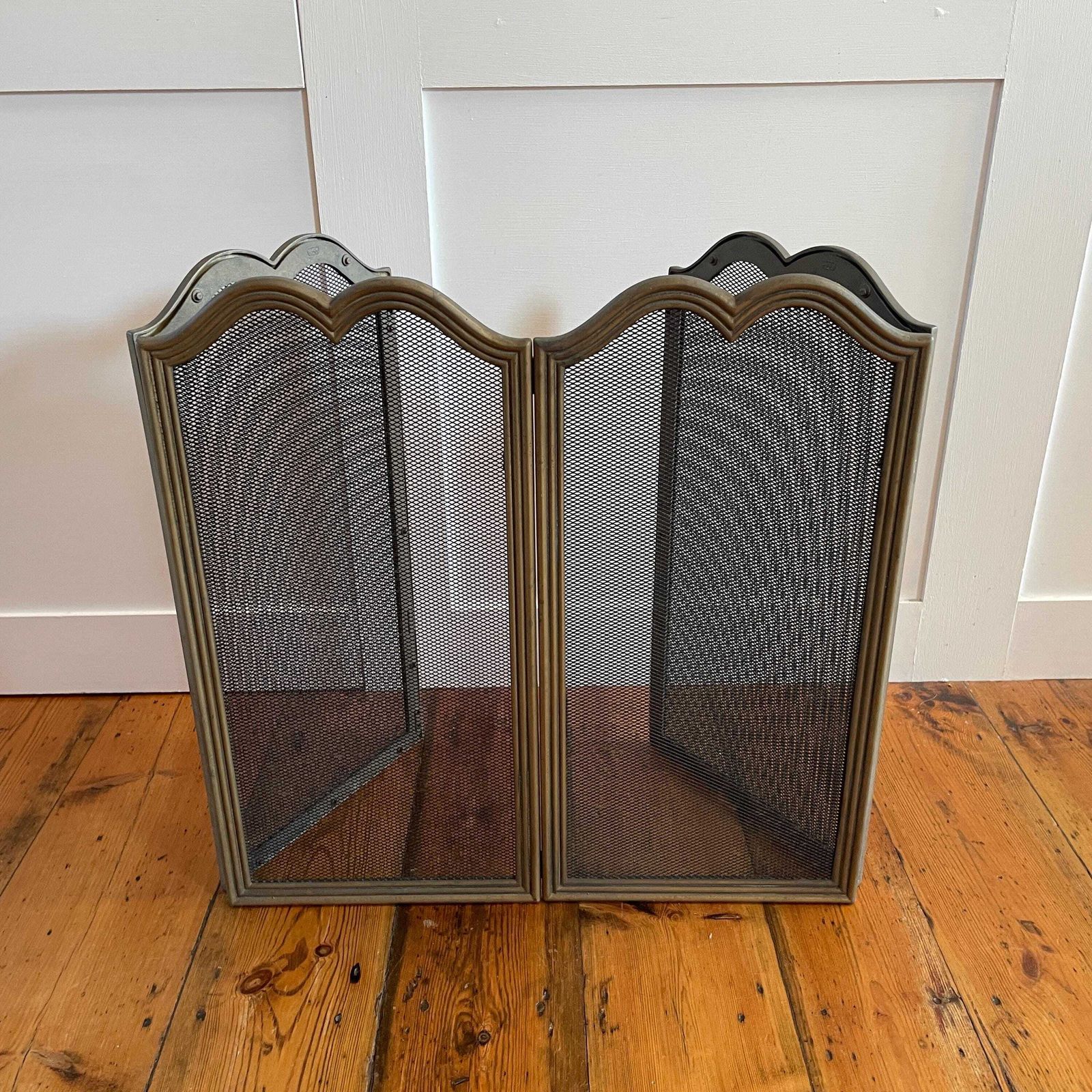 photo furniture Antique Fireguard Fireplace Screen Gold Brass Metal Frame Vintage Fire Guard Fold Down Victorian Ornate Freestanding 4 Panels Mesh Rectangle
