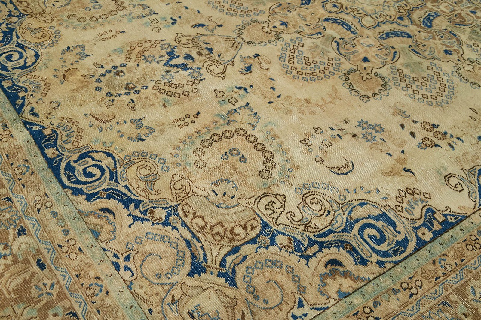 photo furniture Tapis vintage grand format beige, 270 x 365 cm