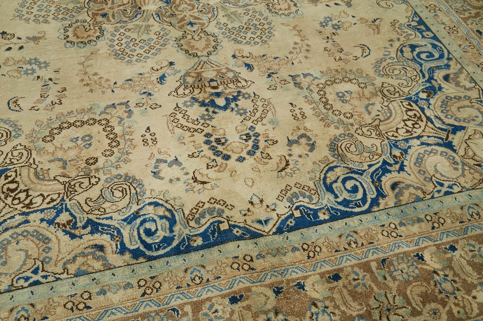 photo for sale Tapis vintage grand format beige, 270 x 365 cm