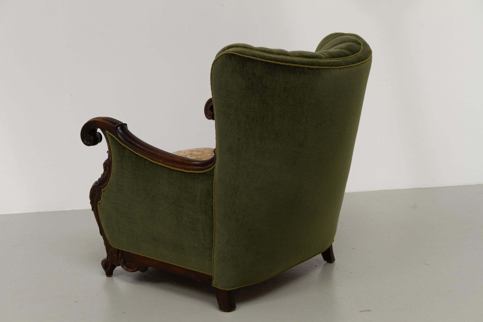photo vinterior Danish Carved Lounge Chair In Green Velvet, 1920s.