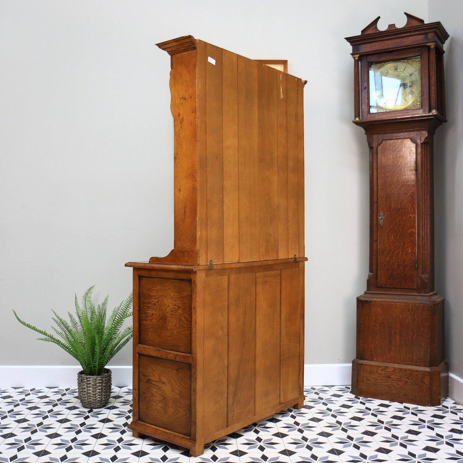 Oak Welsh Dresser In A Titchmarsh And Goodwin Style. photo vinterior