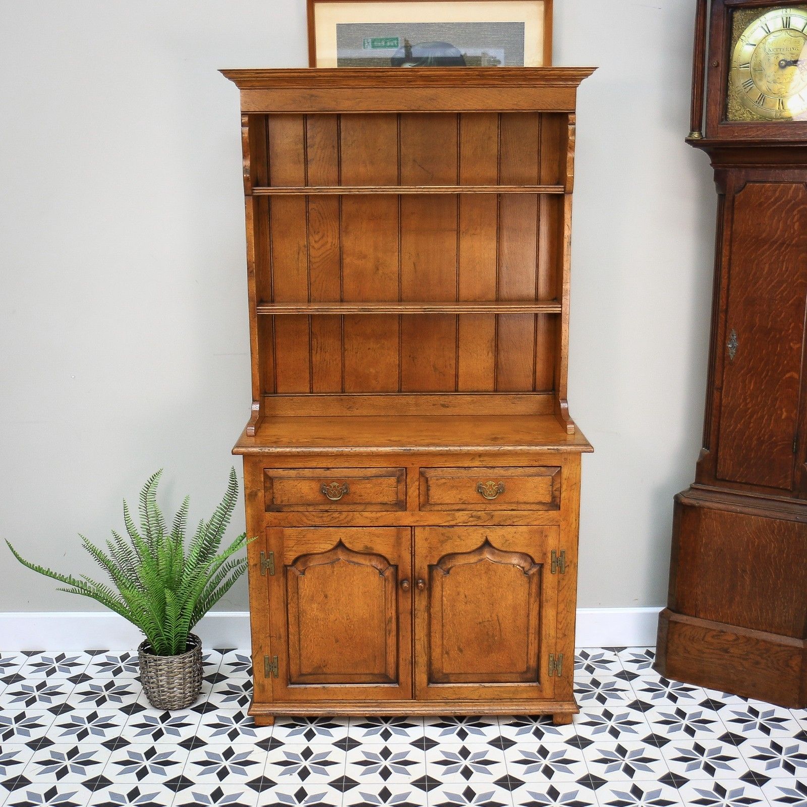 Furniture Oak Welsh Dresser In A Titchmarsh And Goodwin Style. photo