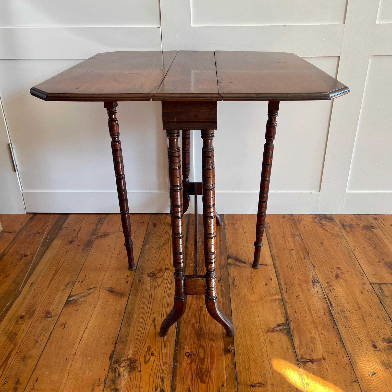 Antique Gateleg Drop Leaf Table Wooden Turned Legs Side End Table English Vintage Solid Wood Folding Hand Carved Accent photo vinterior