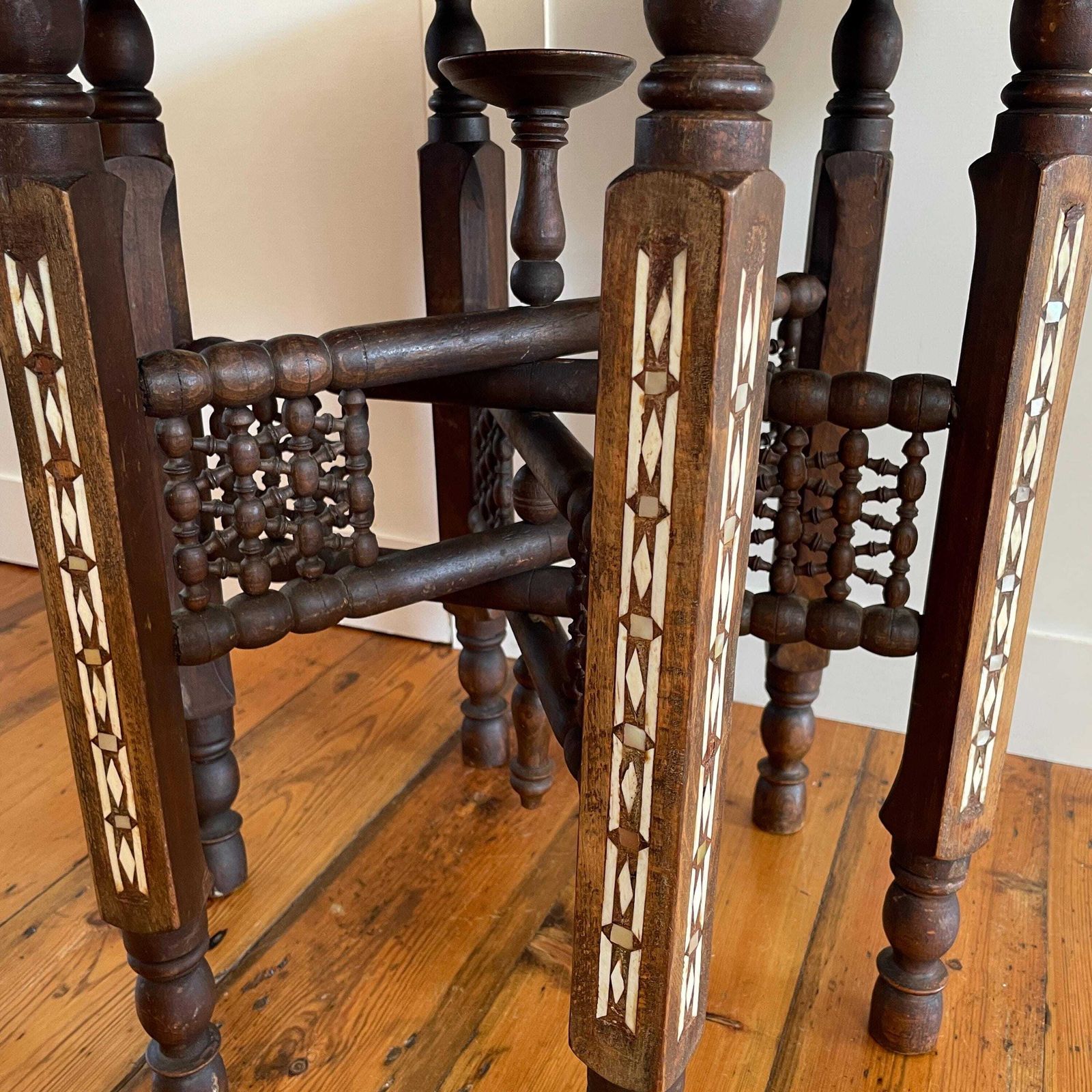 photo furniture Indian Brass Tray Table Carved Wood Mother Of Pearl Inlay Folding Stand Vintage Boho Accent Side Table Handmade