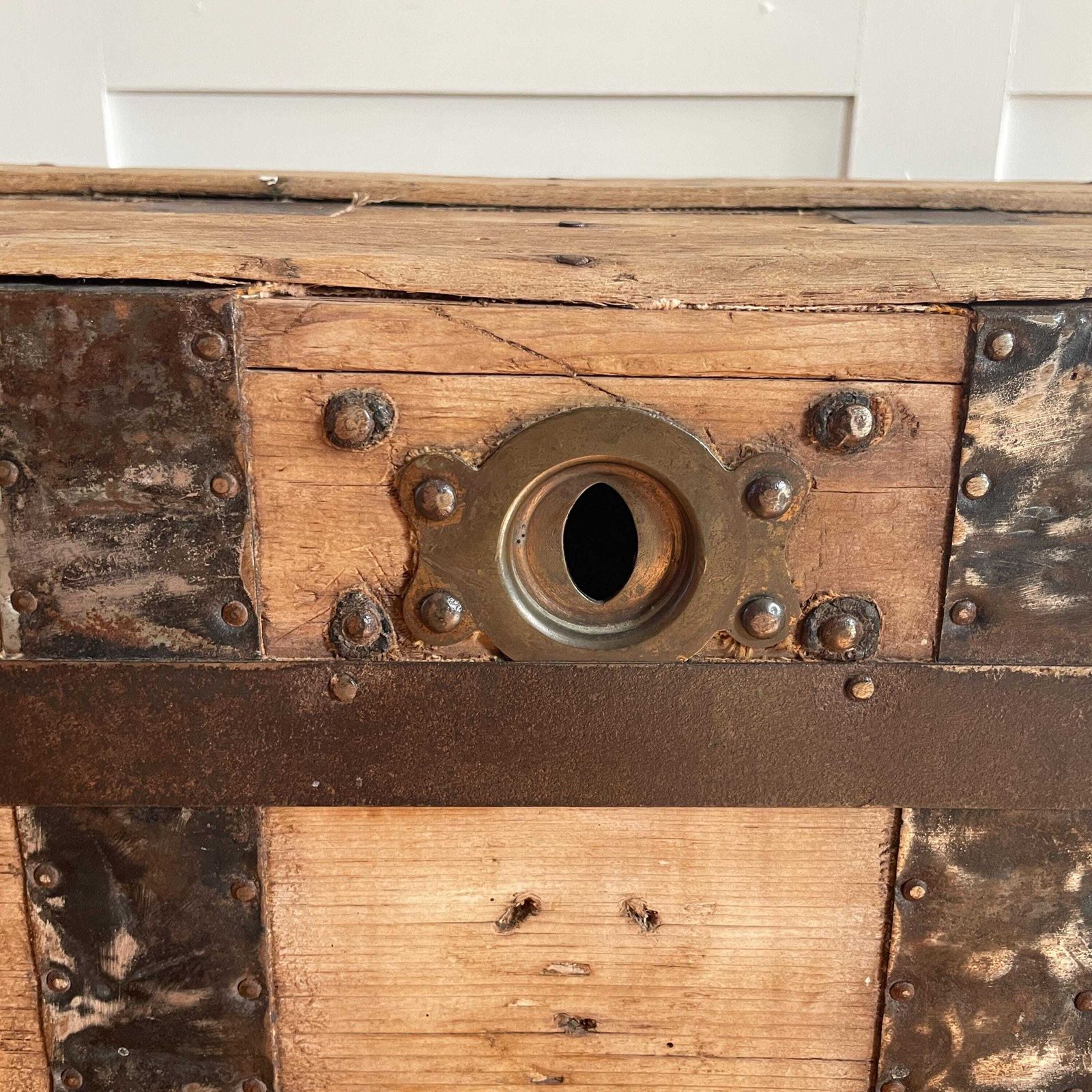 Antique Dome Top Trunk Wood Metal Strap Steamer Chest Storage Large Rustic Hinged Lid Lidded Blanket Box Vintage Industrial photo Furniture