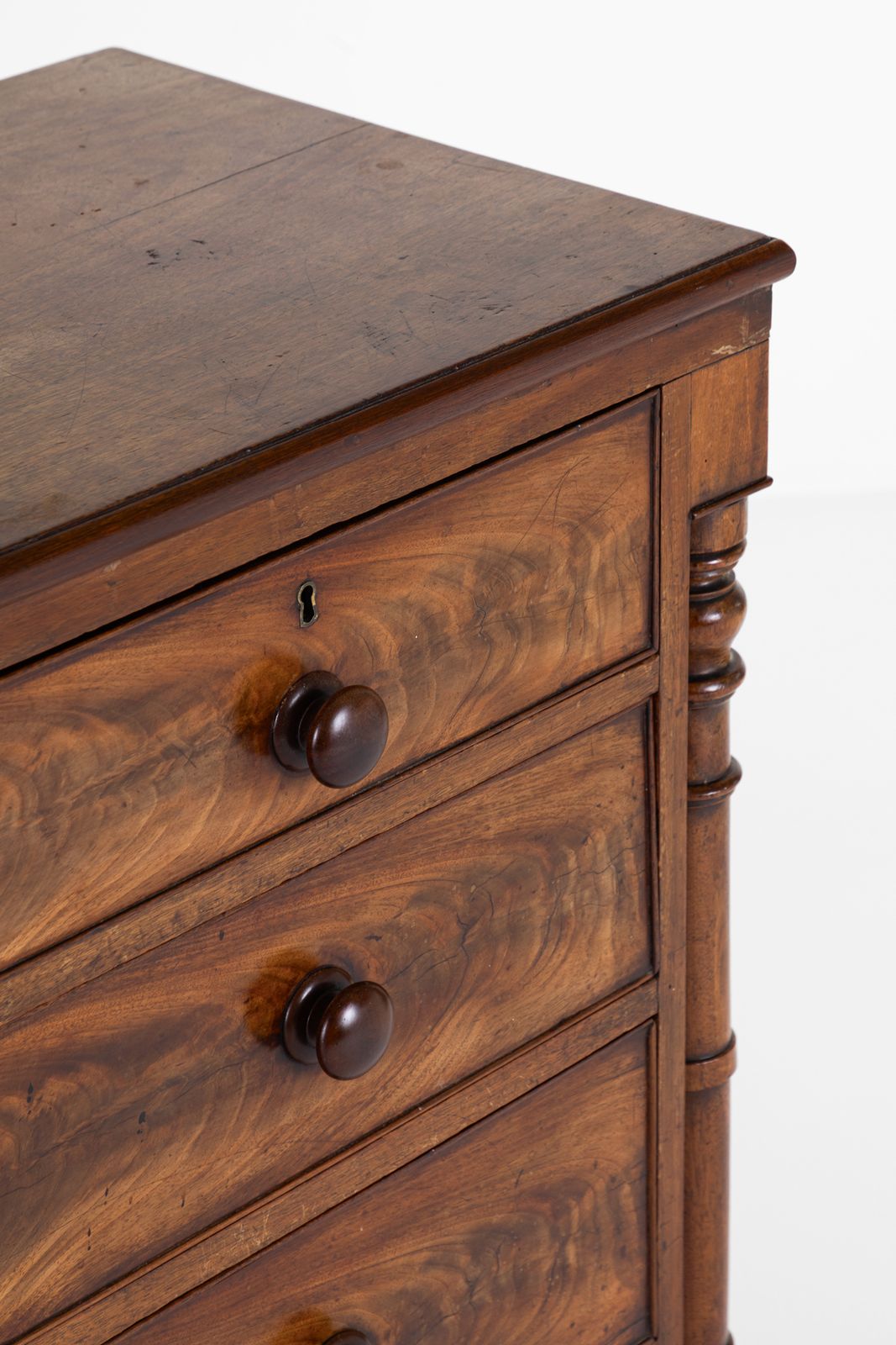 Victorian Flamed Mahogany Chest Of Drawers photo vinterior