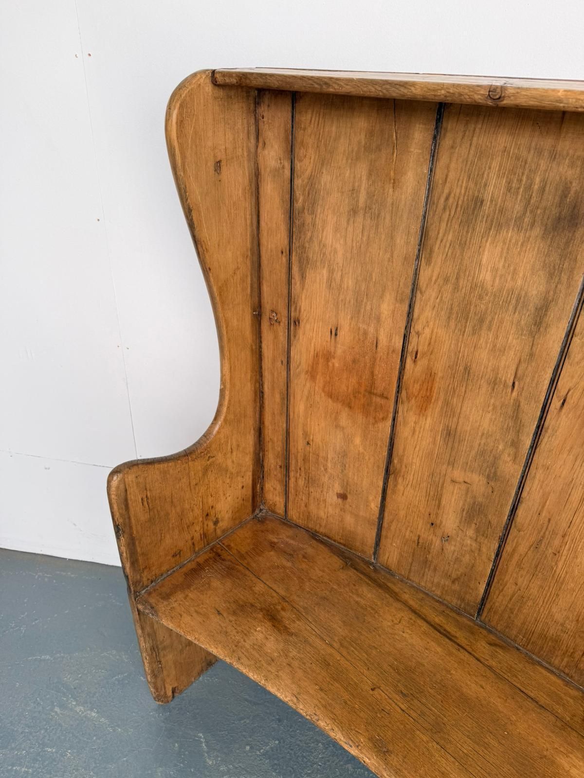 A Superb Original Early Victorian Pine Waxed Barrel 3 Seater Settle photo vinterior
