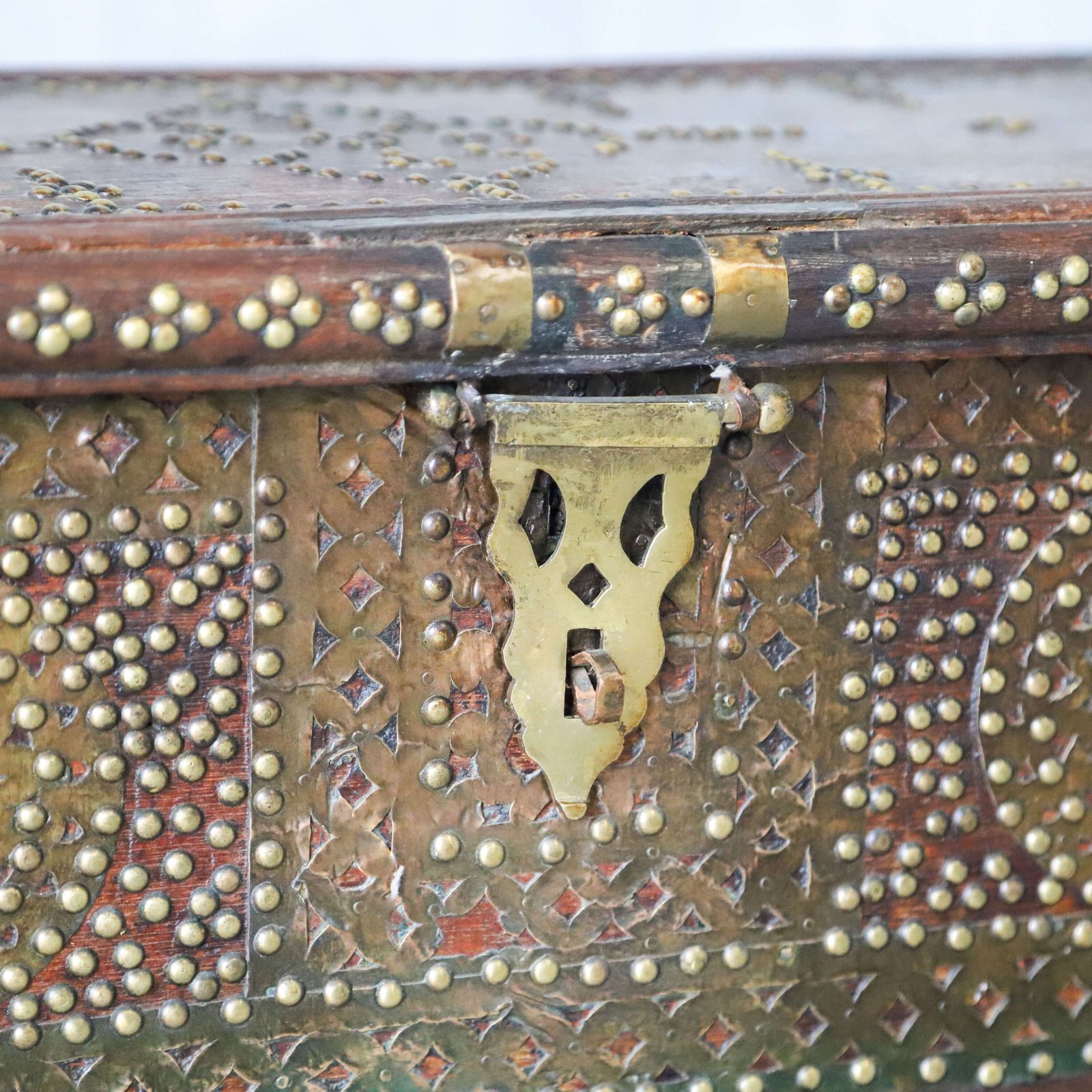 Antique Zanzibar Chest With Brass Studwork, Drawers & Candle Box – 19th Century Teak photo vinterior