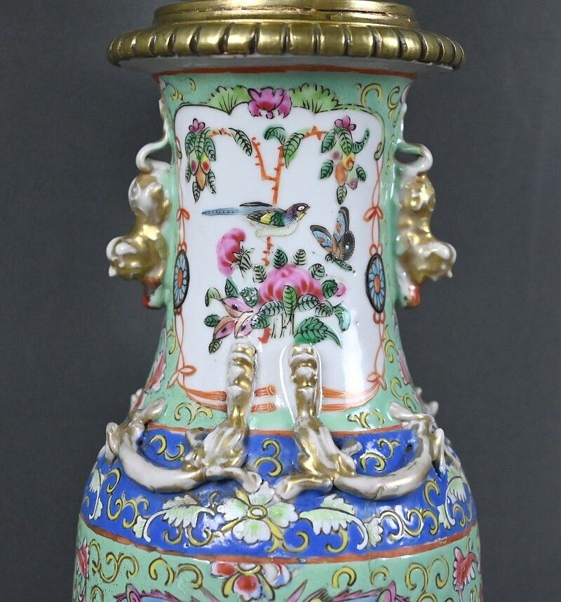 Lighting Canton Porcelain & Bronze Oil Lamp, Qing Dynasty, China – Late 19th Century photo