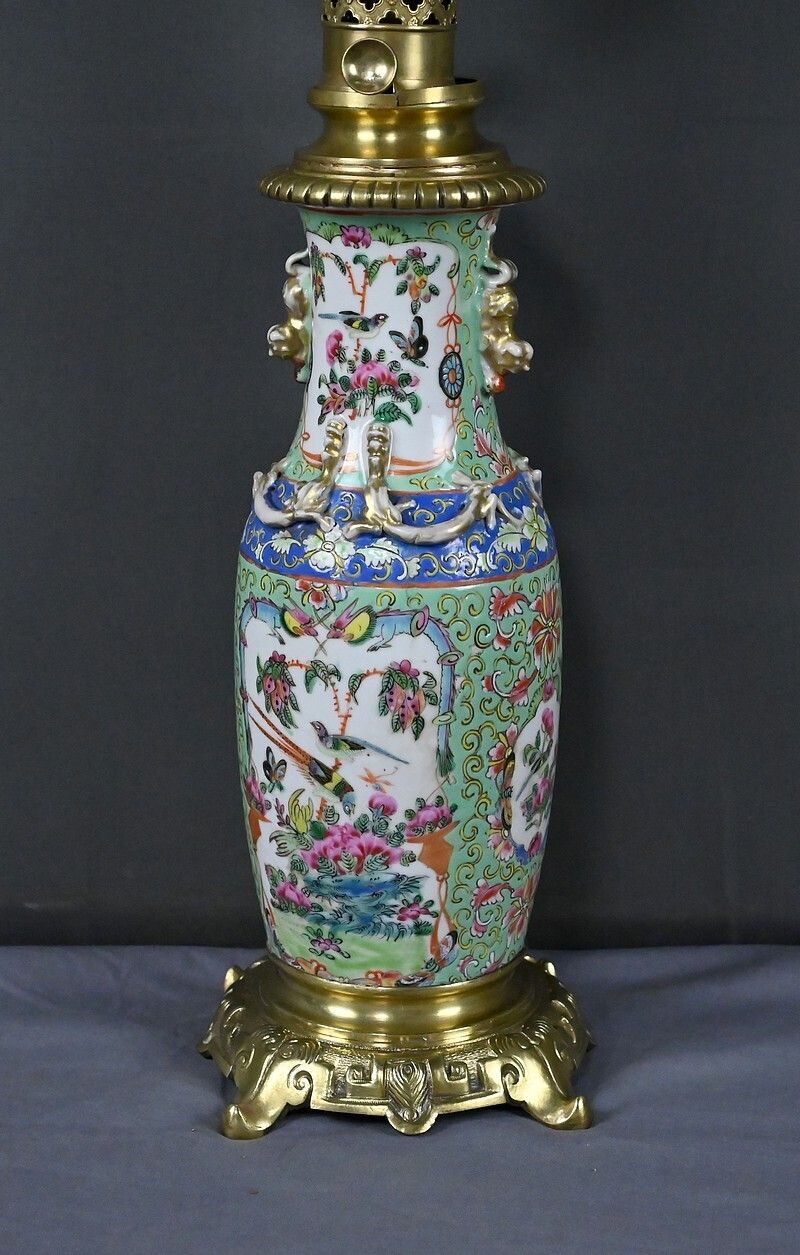 photo vintage Canton Porcelain & Bronze Oil Lamp, Qing Dynasty, China – Late 19th Century
