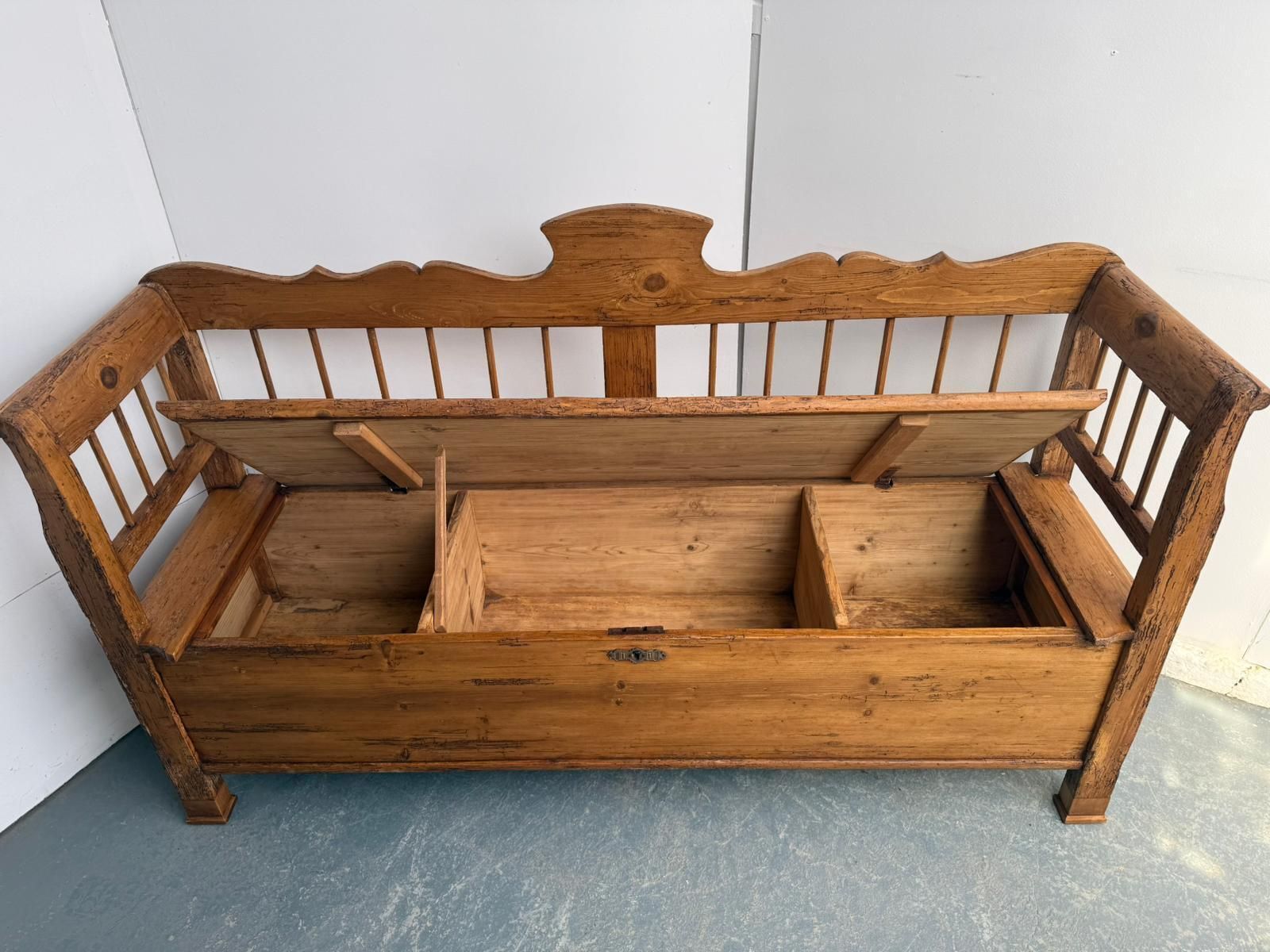 A Lovely Georgian Pine Waxed Original Hungarian 2/3 Seater Settle photo vintage