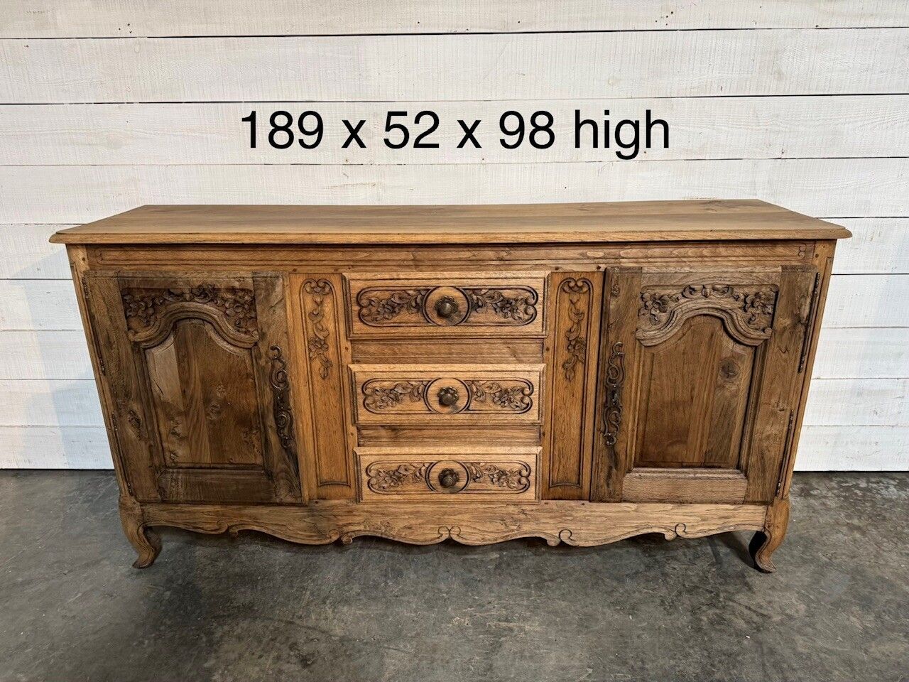 photo vintage Attractive Early French Oak Enfilade