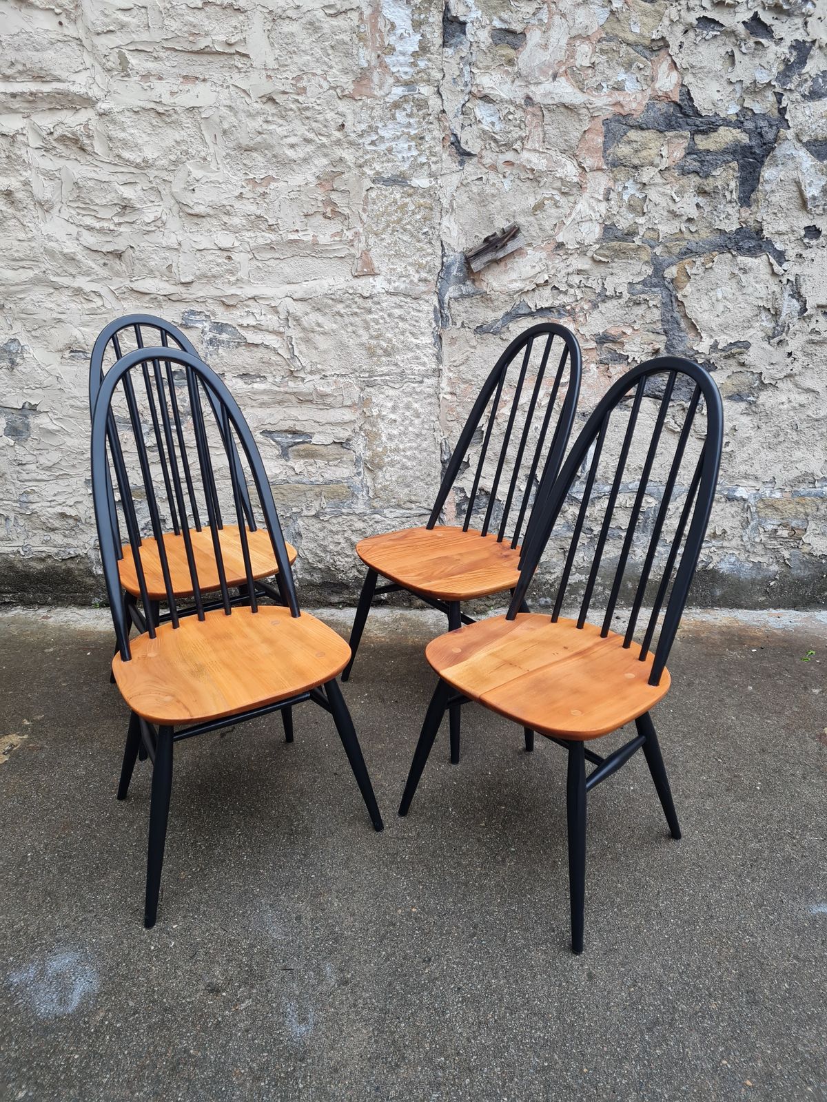 Set Of 4 Ercol Hoop Back 365 Windsor Dining Chairs In Black And Elm photo Furniture