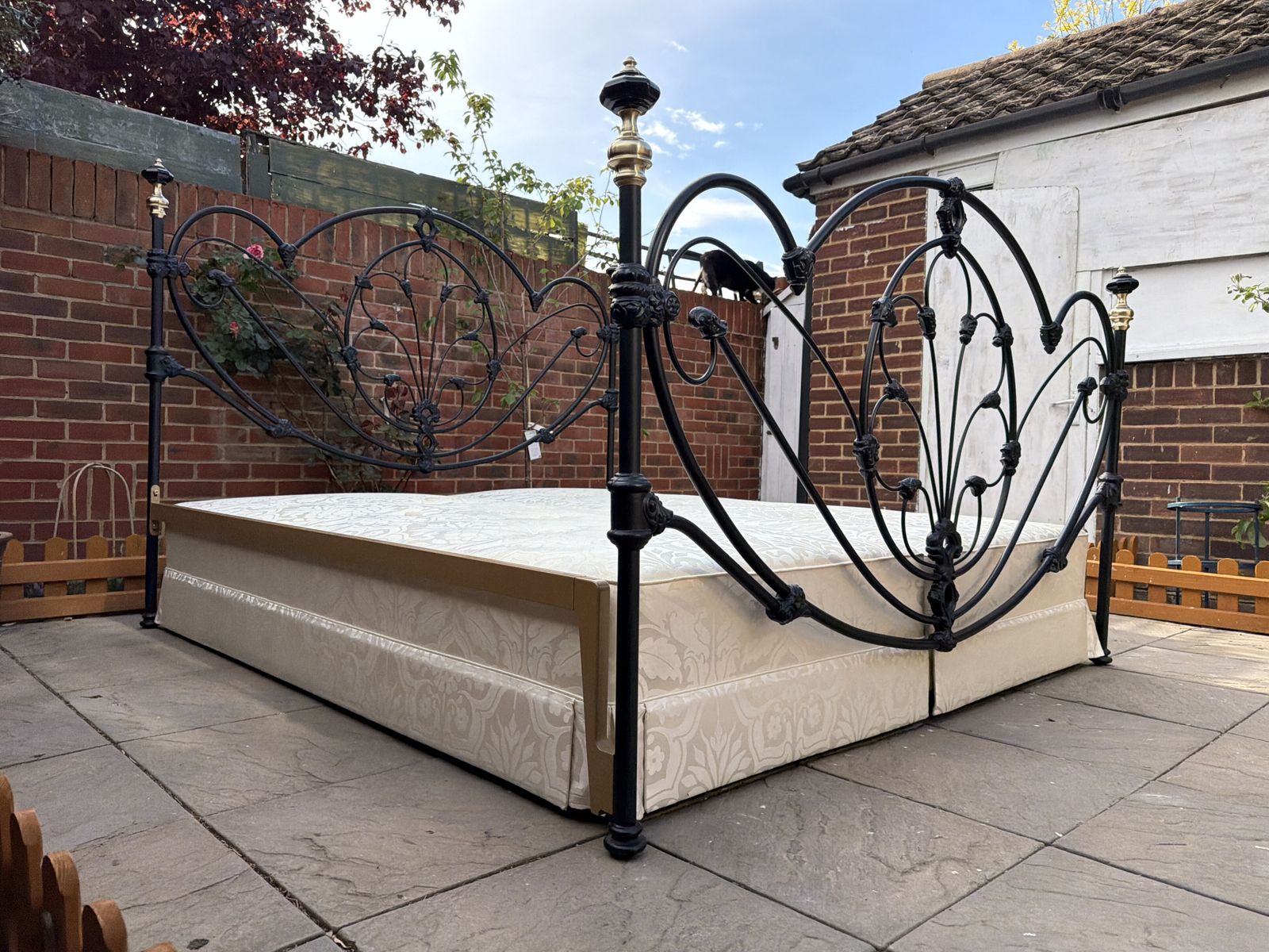 Grand & Luxurious “And So To Bed” Ornate Cast Iron, Brass And Porcelain Super King & Base    Superb Condition photo for sale