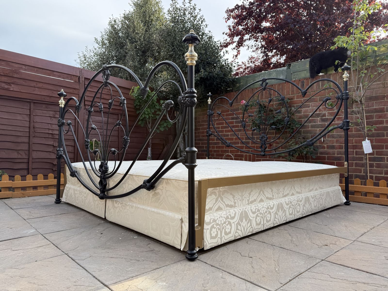 photo furniture Grand & Luxurious “And So To Bed” Ornate Cast Iron, Brass And Porcelain Super King & Base    Superb Condition
