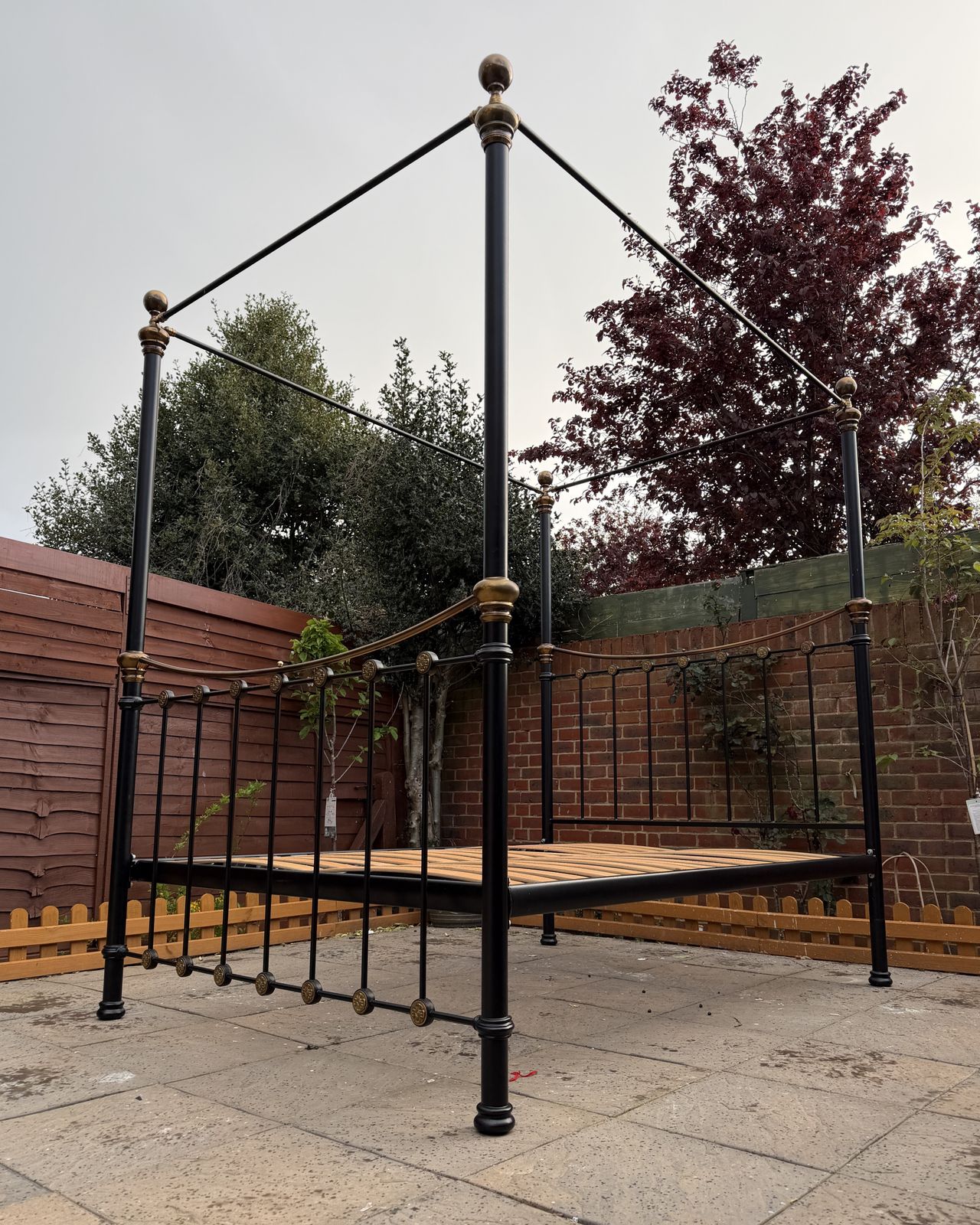 photo vinterior Statement "Obc" Selkirk Iron / Metal & Brass Four Poster King Canopy  Great Condition