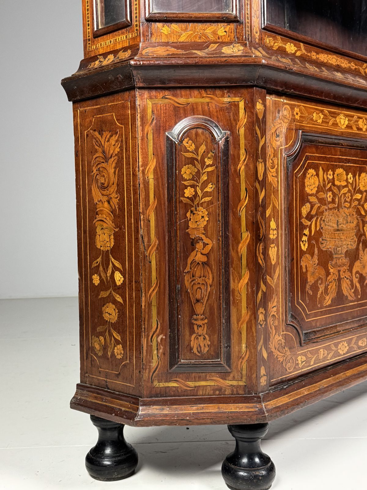 Dutch Marquetry Cabinet 1760 1780 Por photo vinterior