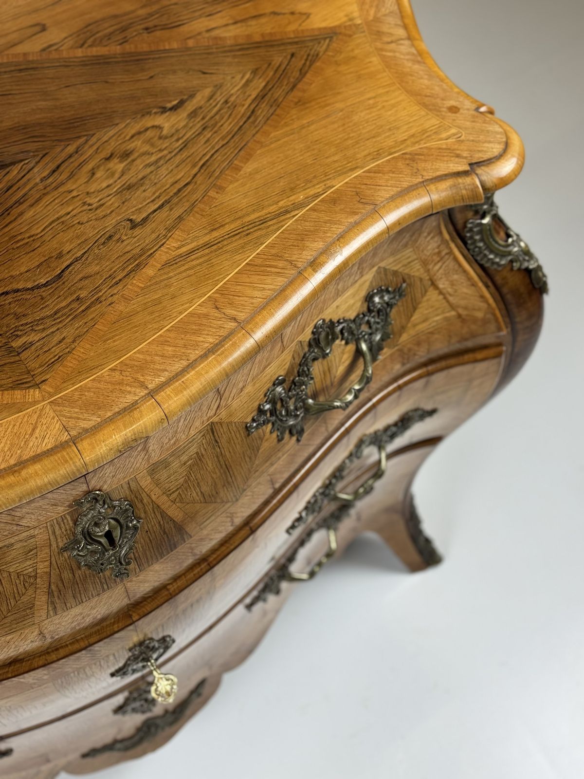 photo vintage Swedish Rococo Chest Of Drawers, 18th Century