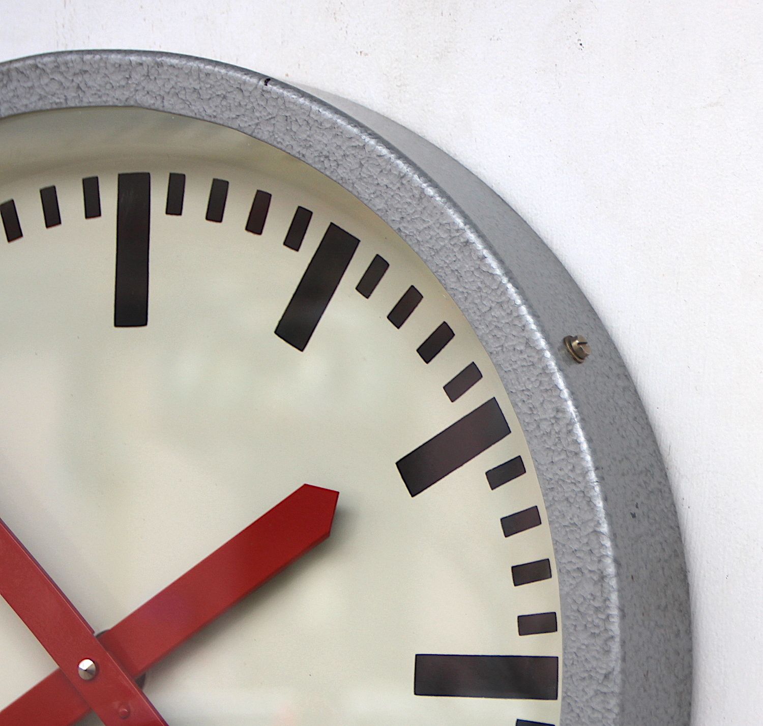 Dated 1969 East German Vintage Factory Wall Clock. Fully Guaranteed. London Timepiece photo vinterior