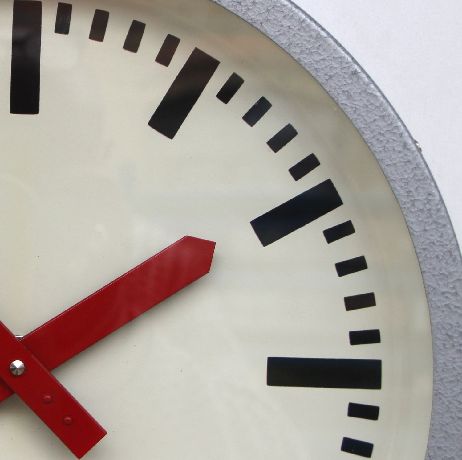 295.0 Dated 1969 East German Vintage Factory Wall Clock. Fully Guaranteed. London Timepiece photo