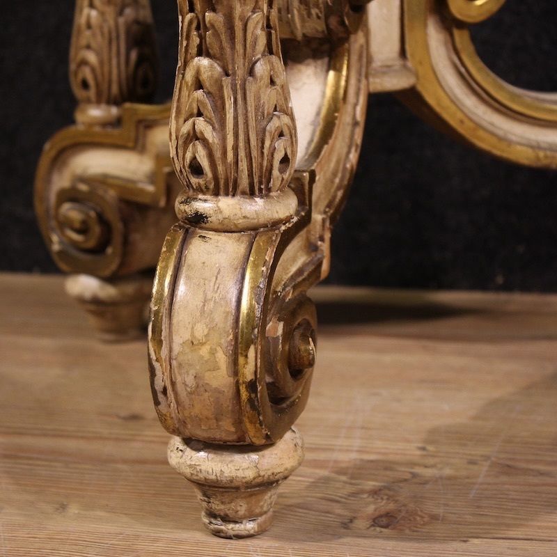 Mobilier Console italienne laquée et dorée de style éclectique, XXe siècle photo
