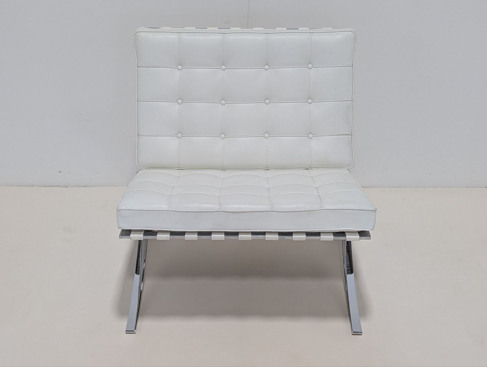 Knoll Barcelona Lounge By Ludwig Mies Van Der Rohe photo furniture
