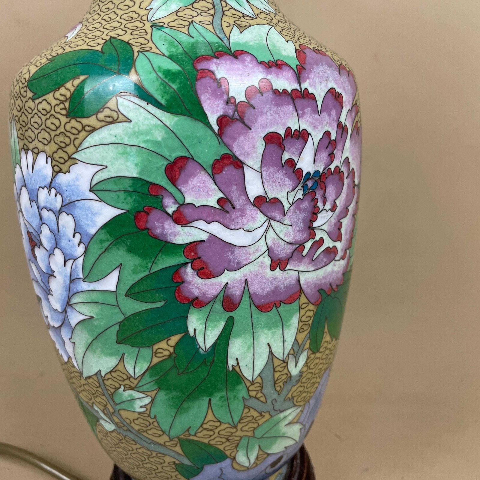 Oriental Cloisonne Lamp Gold Green Vase Hand Crafted Floral Light Table Brass Gold Chinoiserie Chinese Ornate Pattern Wood Base Flowers photo 279.0
