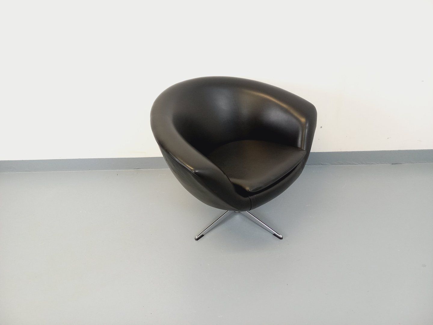 Swivel Armchair In Black Imitation Leather And Chrome photo furniture