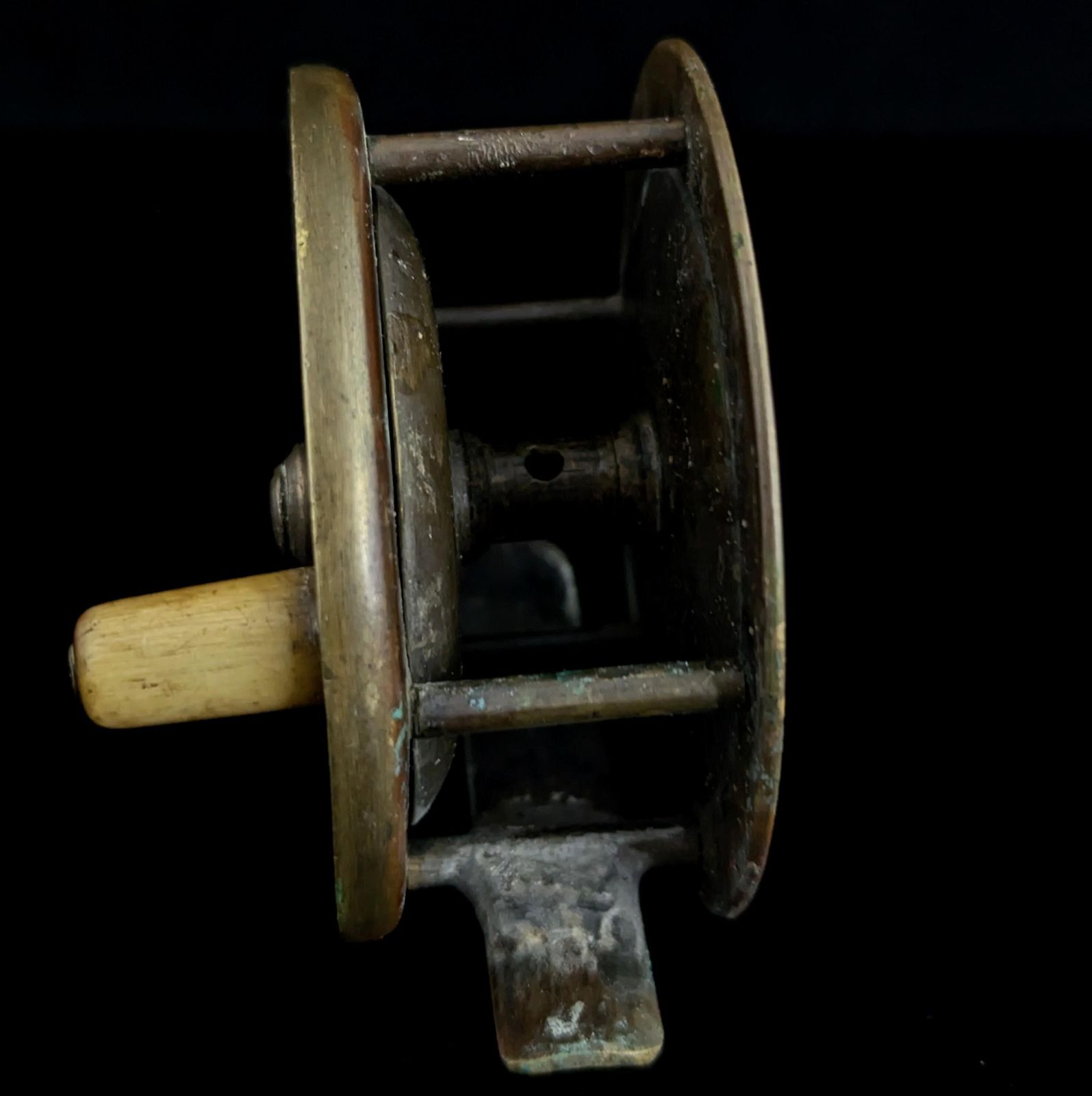 Antiek volledig messing vishengelmolen, zalm, vliegvissen photo 89.0