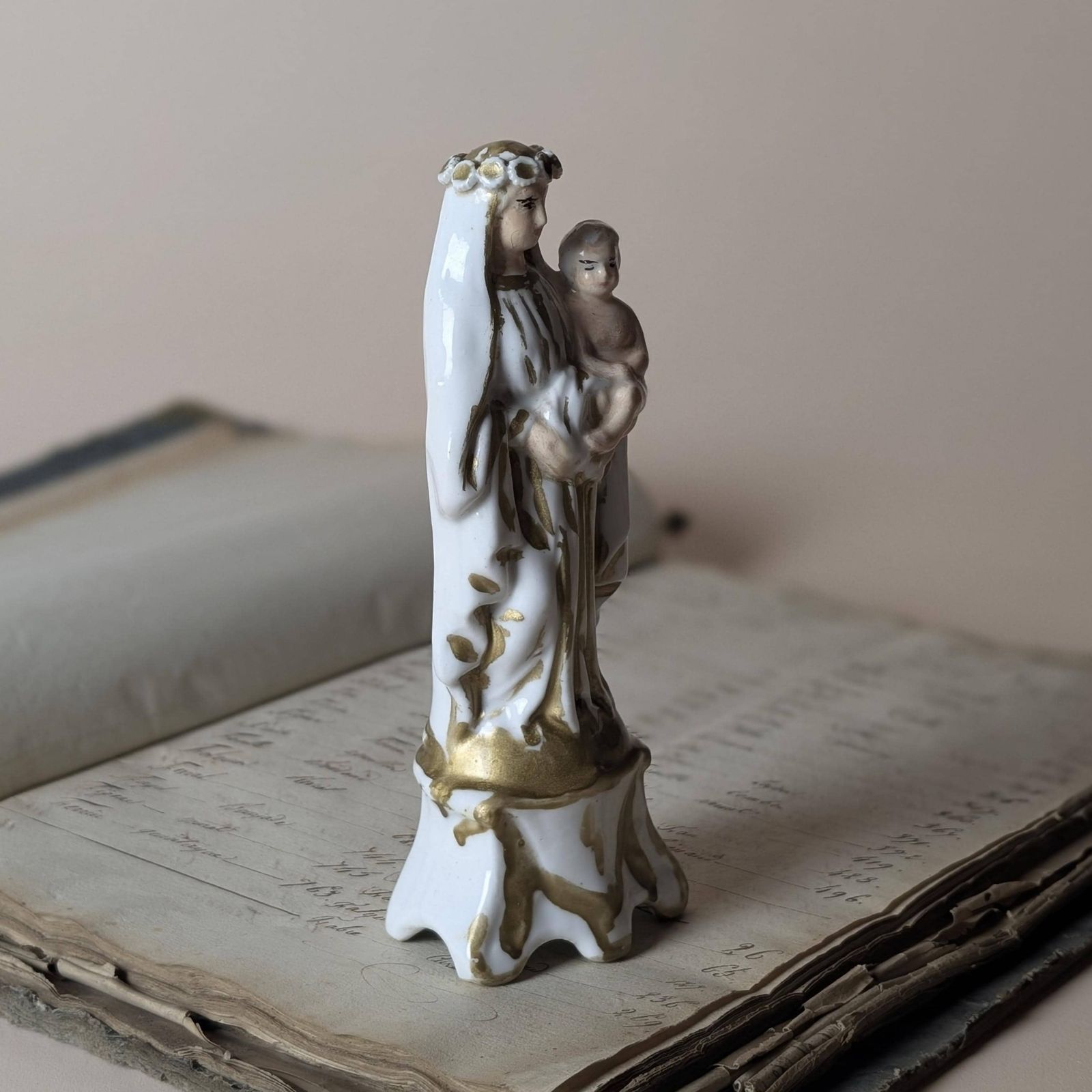 Antique Porcelain Madonna And Child Figurine, French Gilt Vieux Paris Virgin Mary Statue, Late 19th Century Catholic Altar Decor photo vinterior