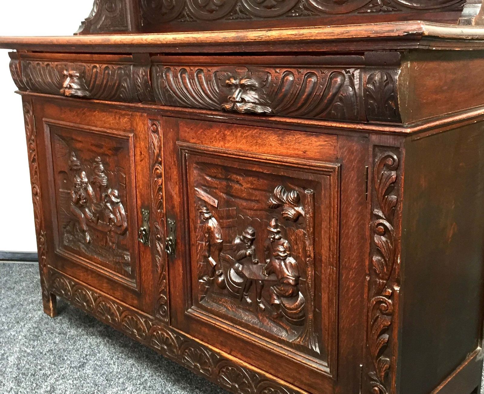 photo furniture Antique 19th Century Carved Wooden Oak Green Man Dresser Sideboard With Mirror